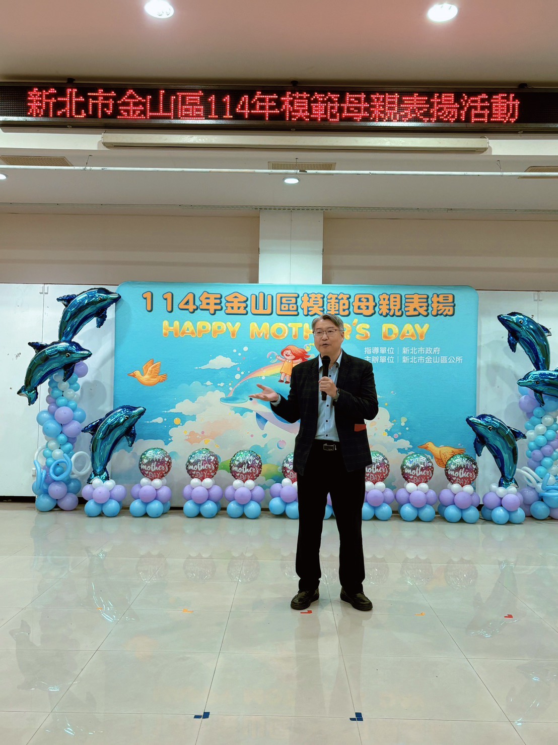 水利局張修銘副局長為本區模範母親致詞祝福