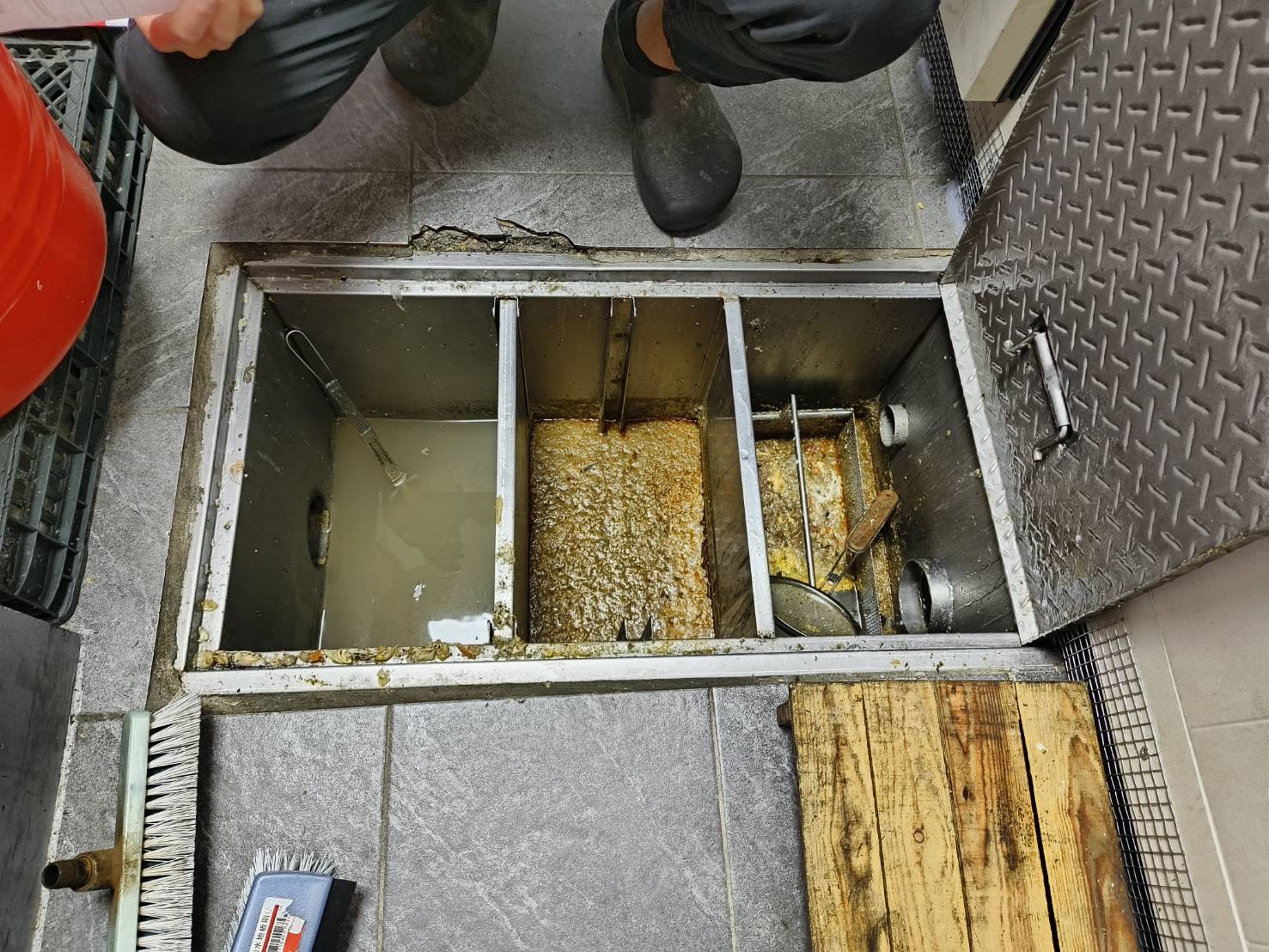 輔導查核餐飲業者油水分離設施.
