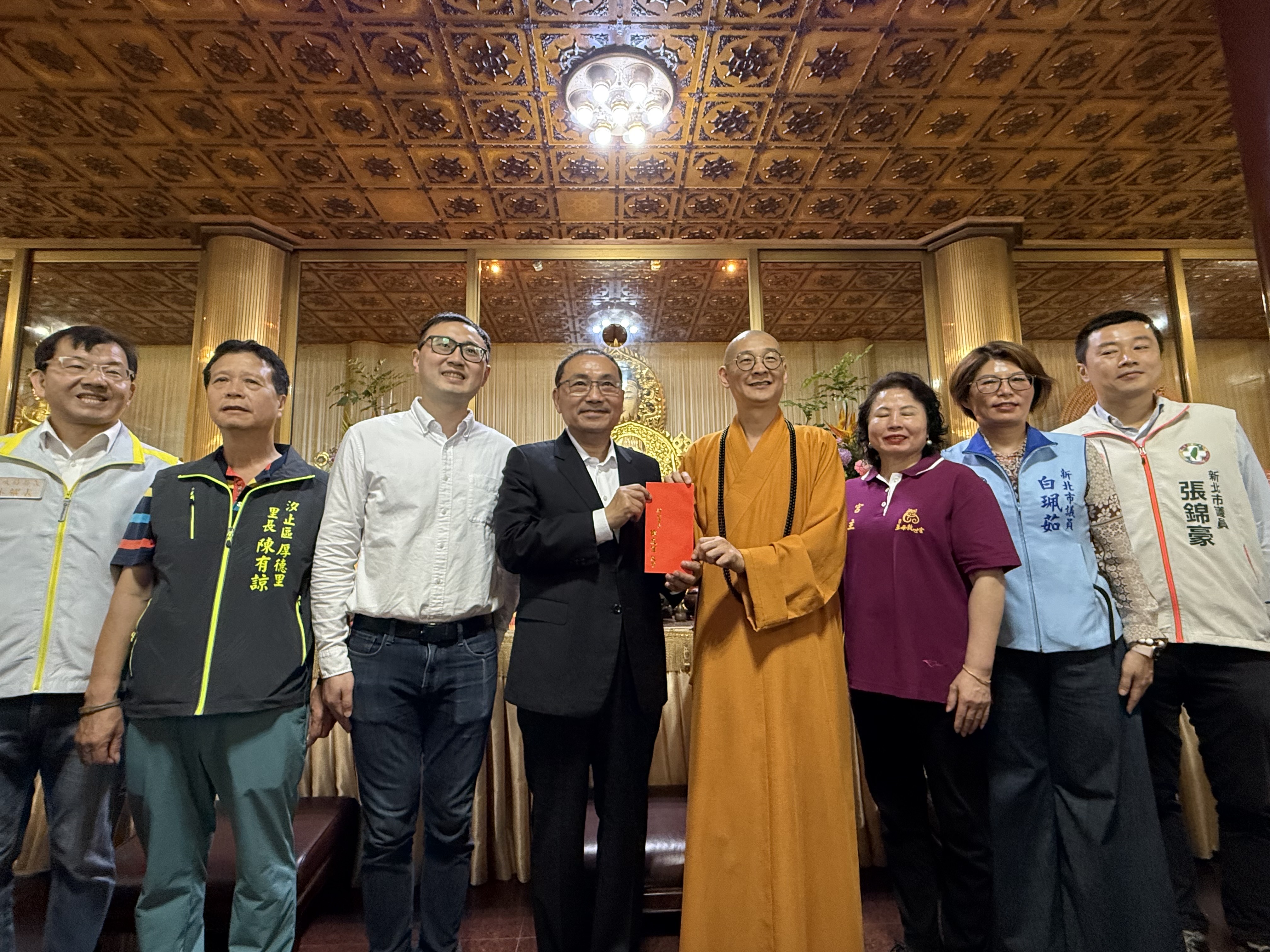侯市長致贈供養金予以廣修禪寺。