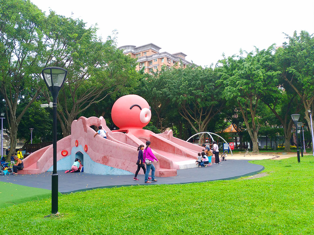 板橋溪北公園可愛的章魚造型溜滑梯