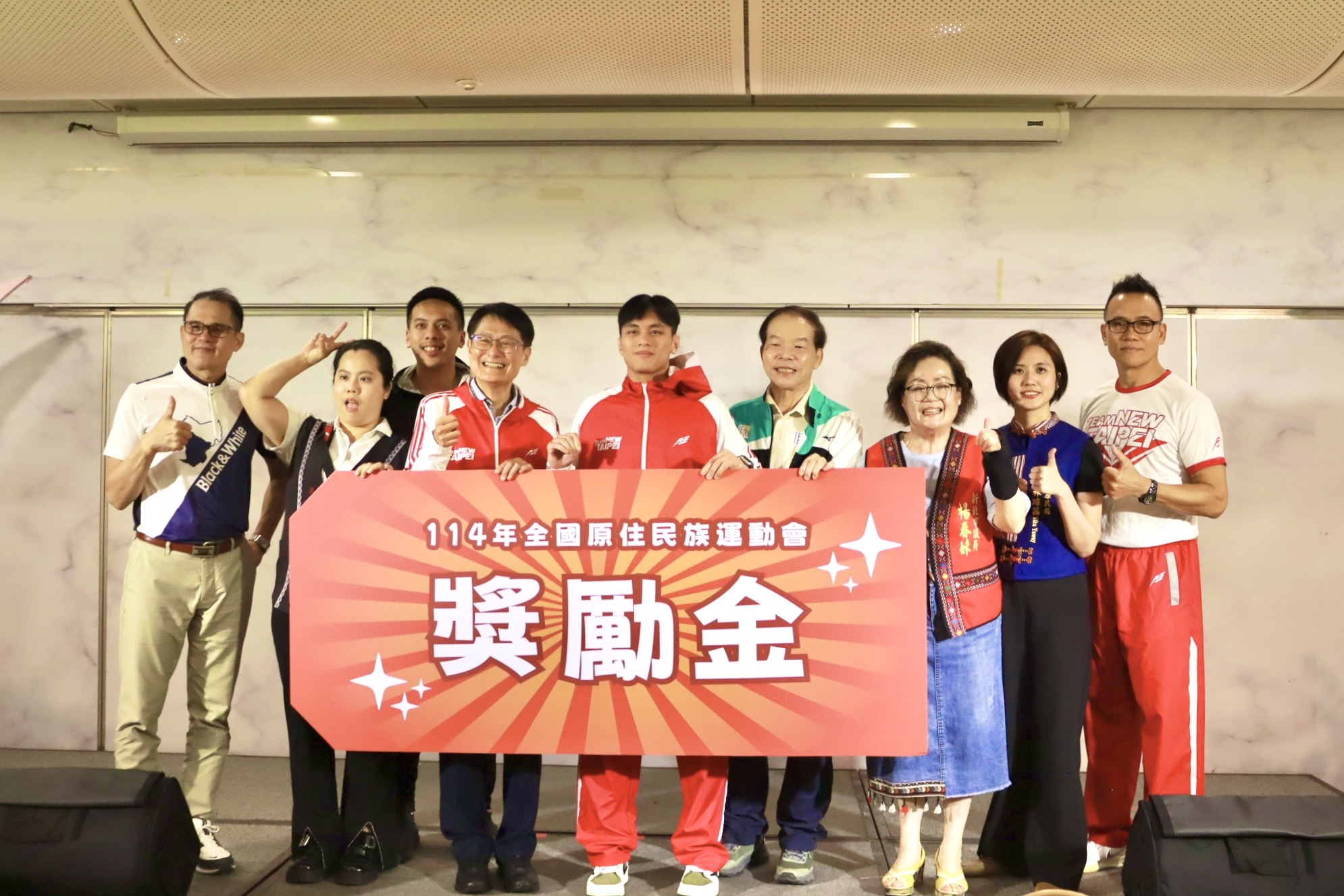 ▲副市長陳純敬公開表揚角力四連霸選手黃瑞棋。(圖/新北市政府原民局提供)