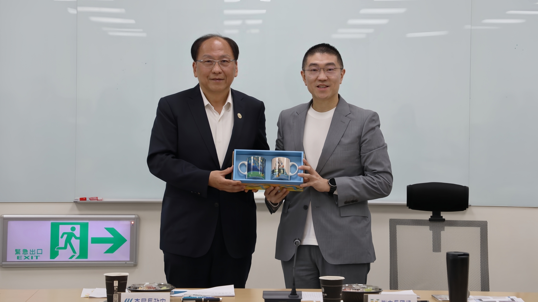 新北捷運局與基隆市府互贈紀念品