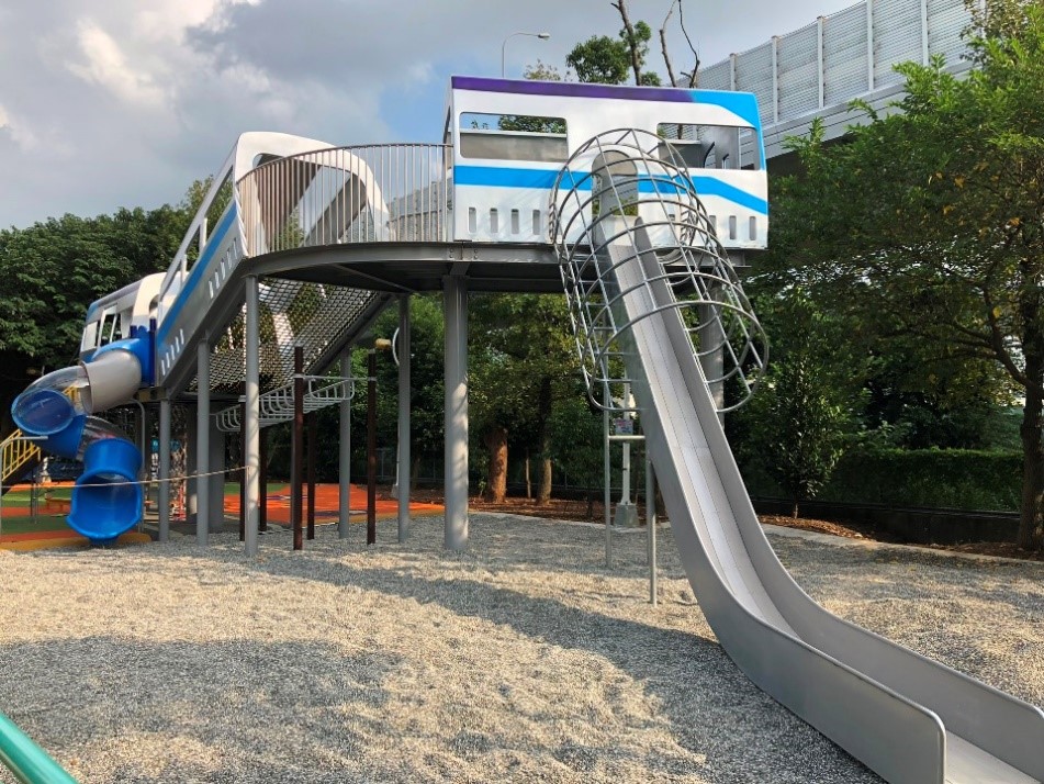 林口區樂活公園是以新北捷運為主題而打造的公園