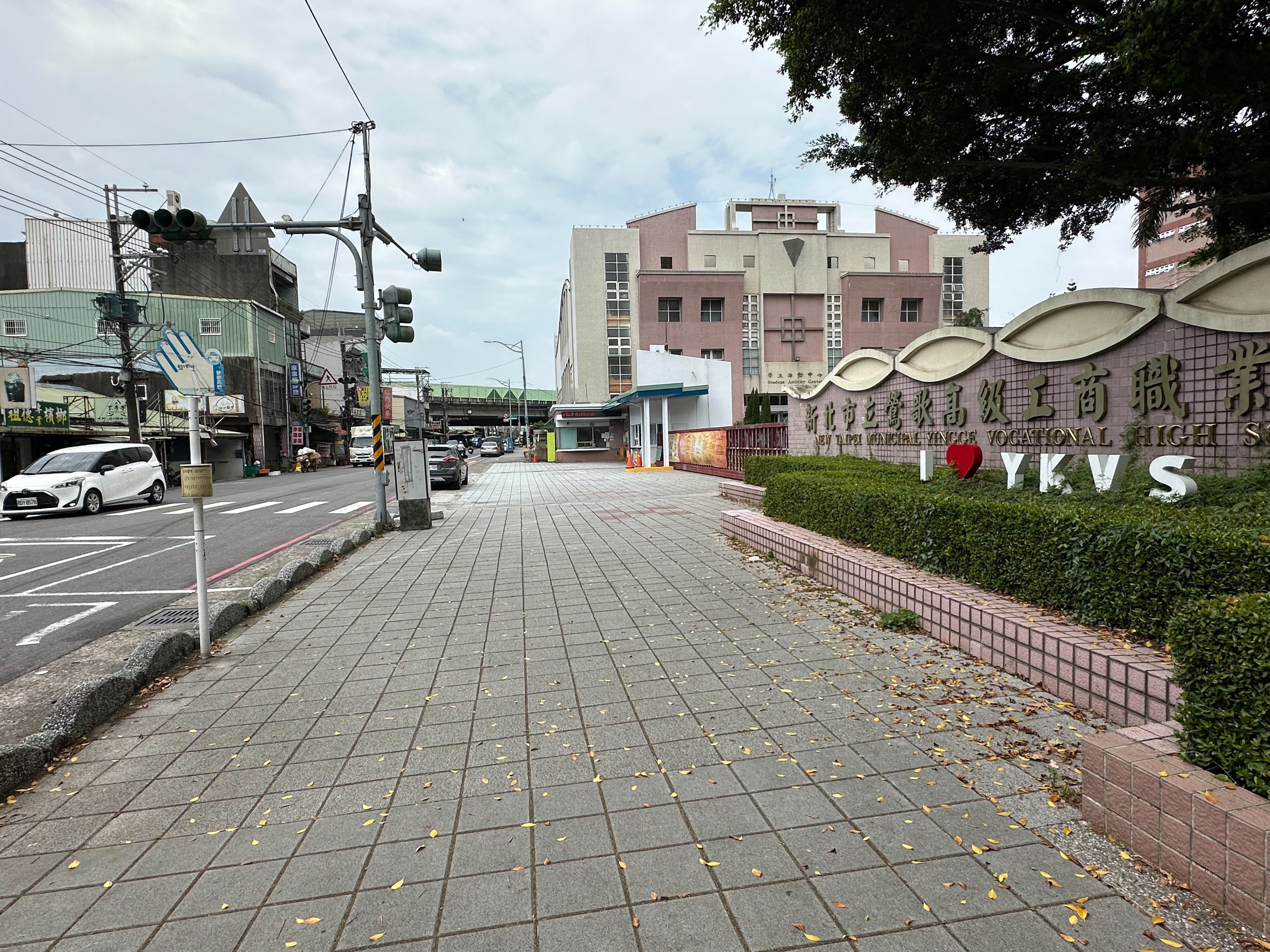 鶯歌區鶯歌工商路側人行道