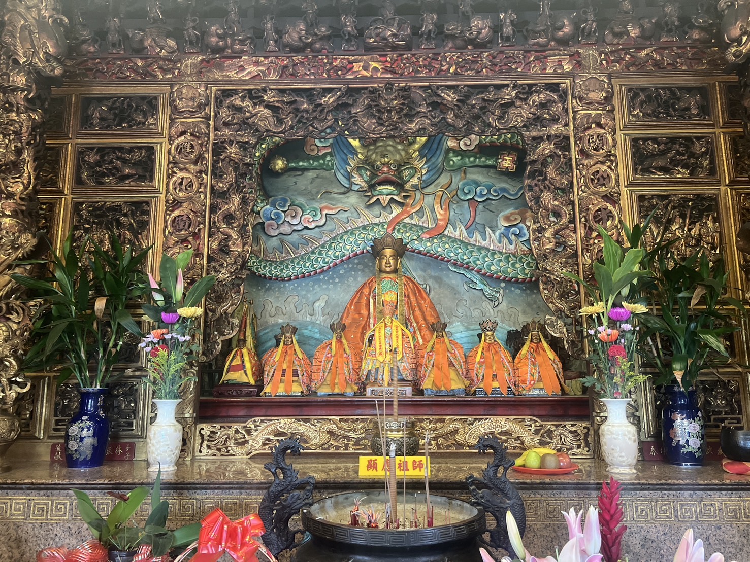 福山巖顯應廟主祀顯應祖師的金身源自清咸豐八年，自頂泰山巖分靈而來。