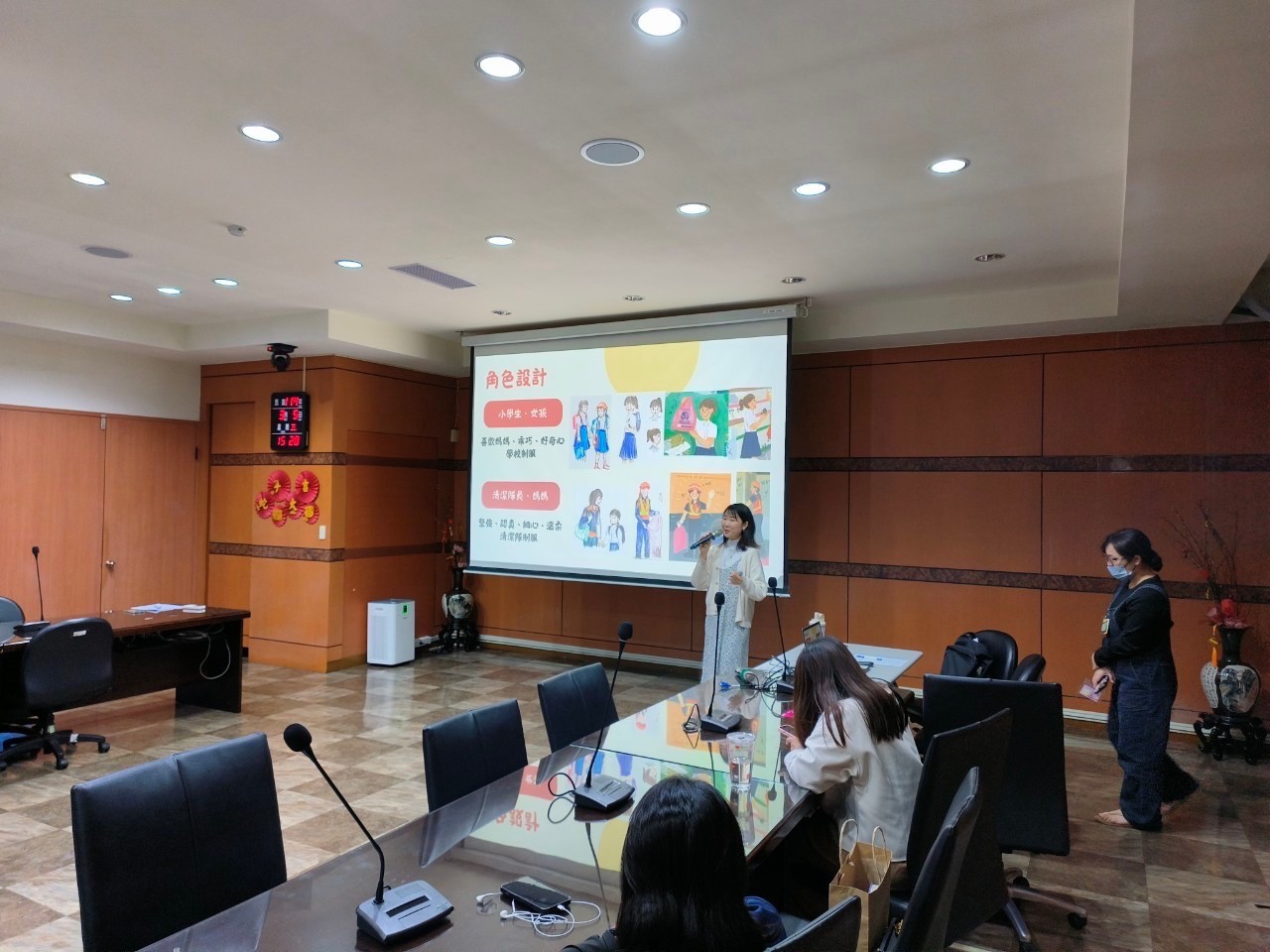 3月5日環境教育繪本創意工作坊-113年社會組首獎作者劉建筠與學員們分享其創作理念與靈感