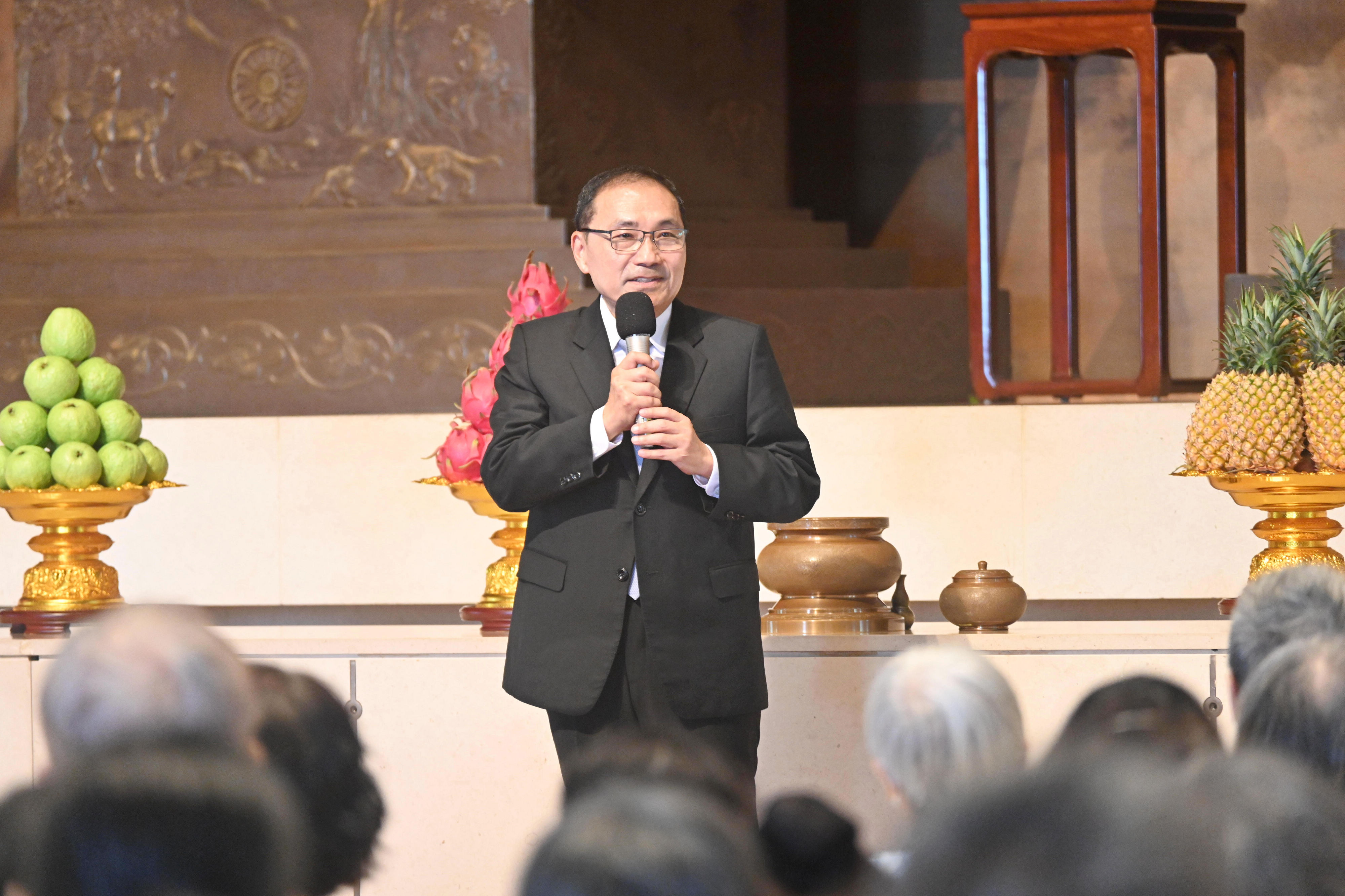 侯友宜至法鼓山禮佛、浴佛，分享「三大願力」盼國泰民安。