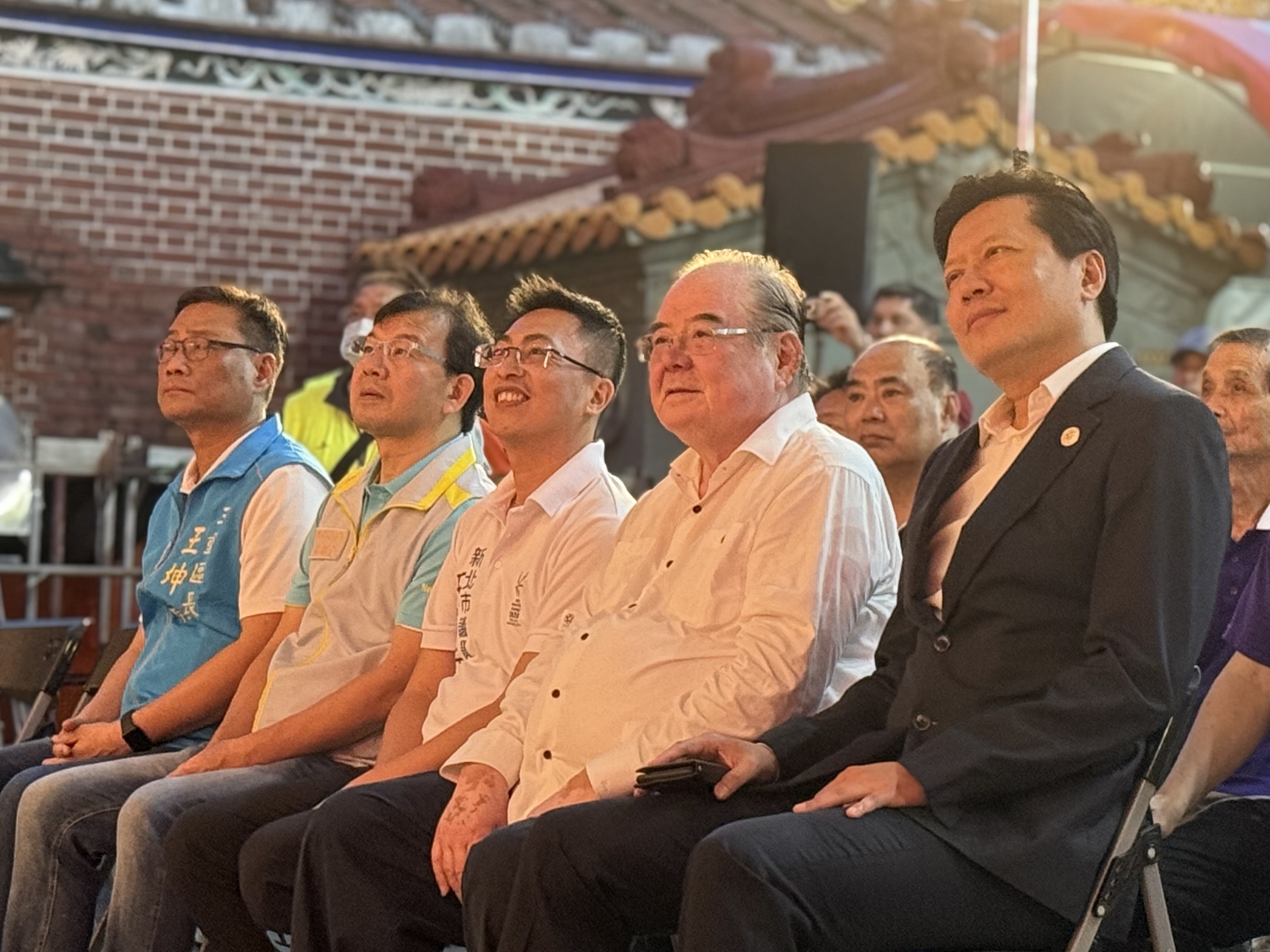 朱副市長及與會貴賓欣賞熱鬧演出。