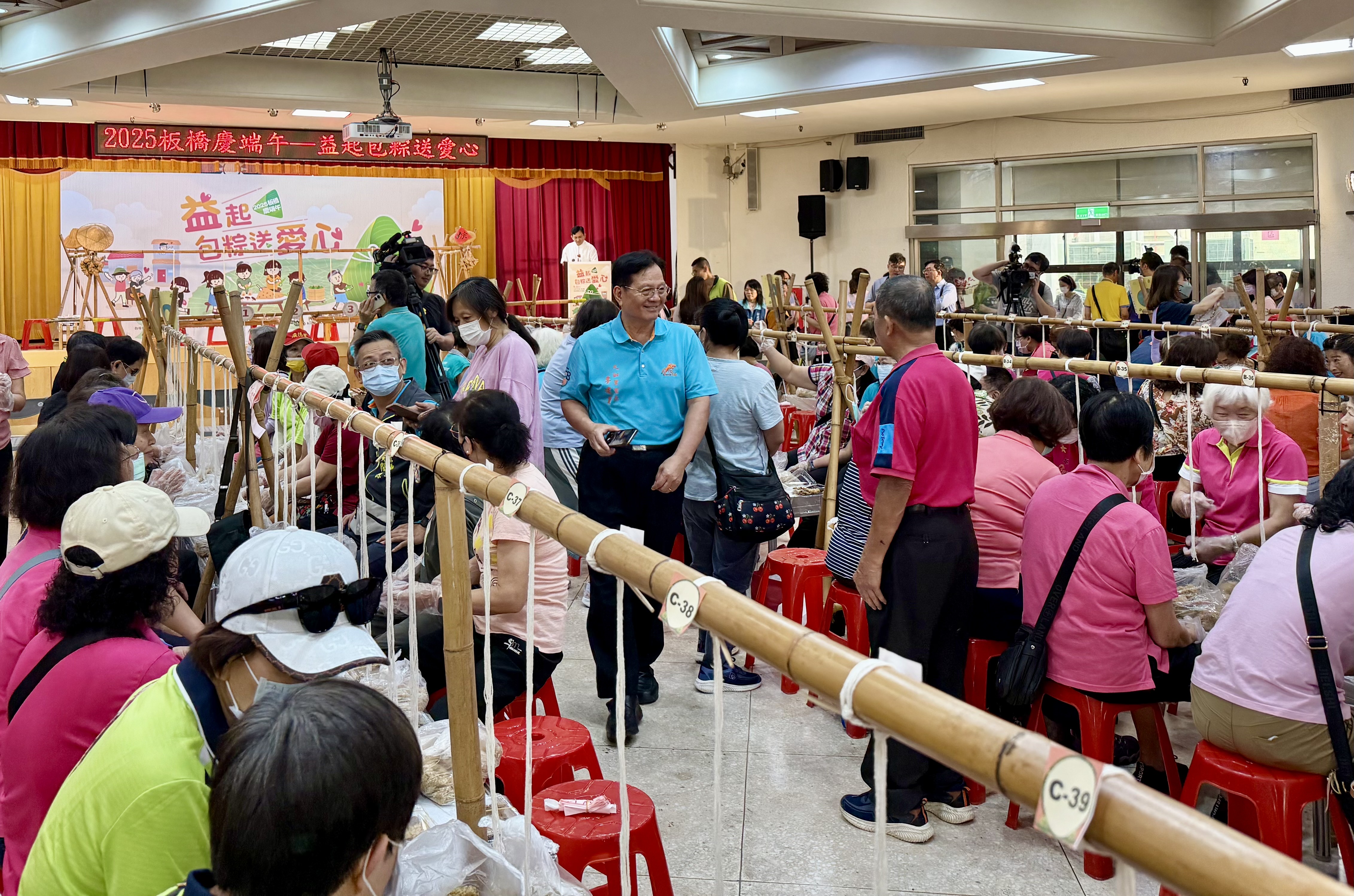 1.板橋區公所舉辦益起包粽送愛心活動