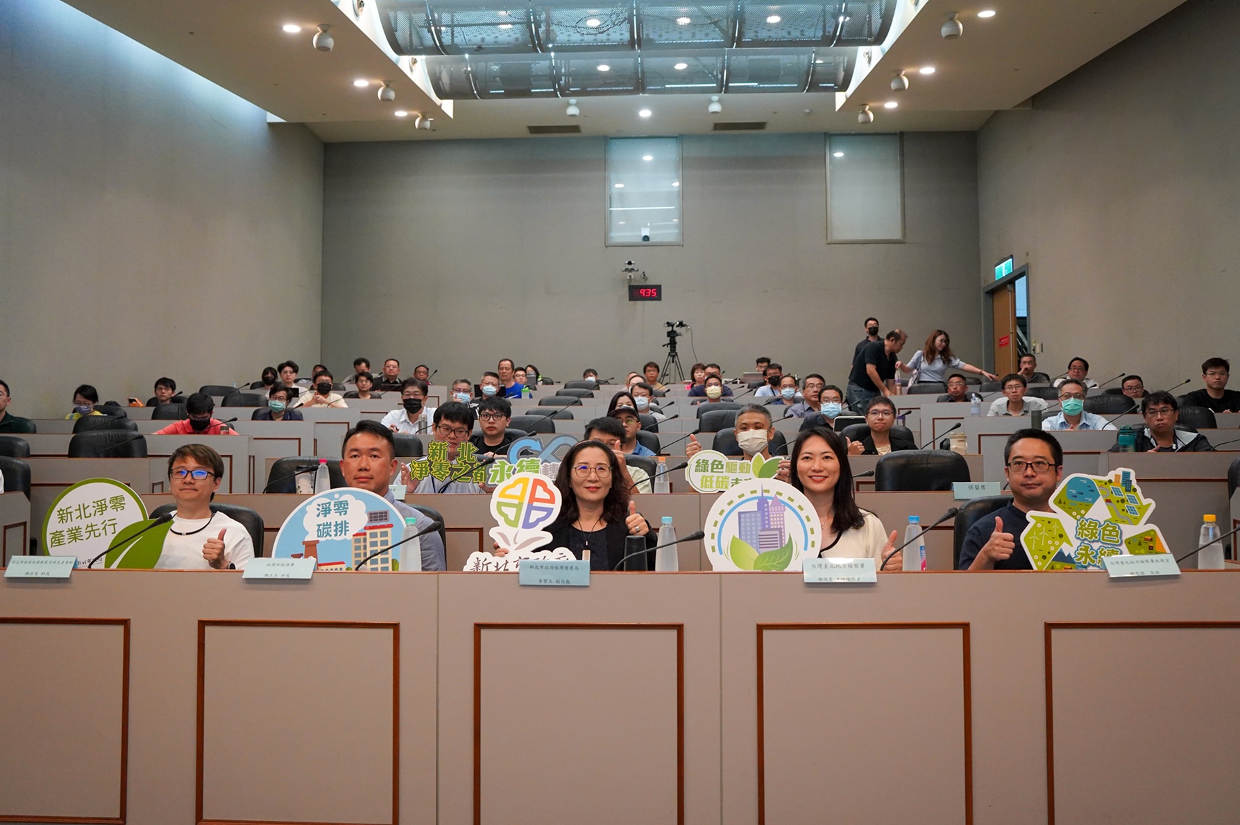經發局今日舉辦114年度再生能源補助政策與健全綠能發展說明會，吸引近百家光電業者及能源戶參加，現場反應熱絡