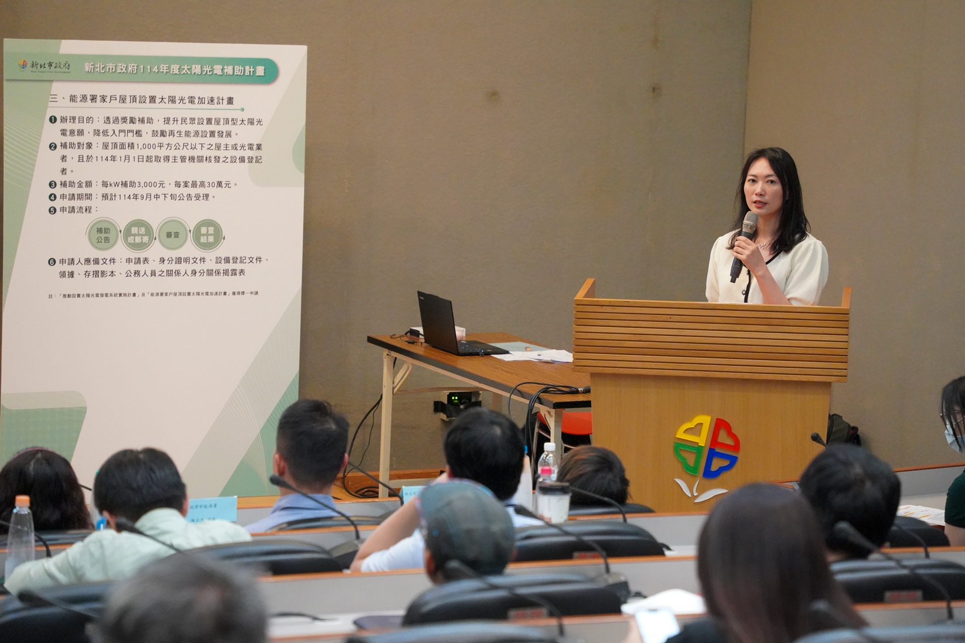 臺灣臺北地方檢察署謝雨青主任檢察官，分享再生能源產業中常見的違法案例與偵辦經驗，強力呼籲業者在追求能源轉型的同時，務必落實合法程序與誠信經營