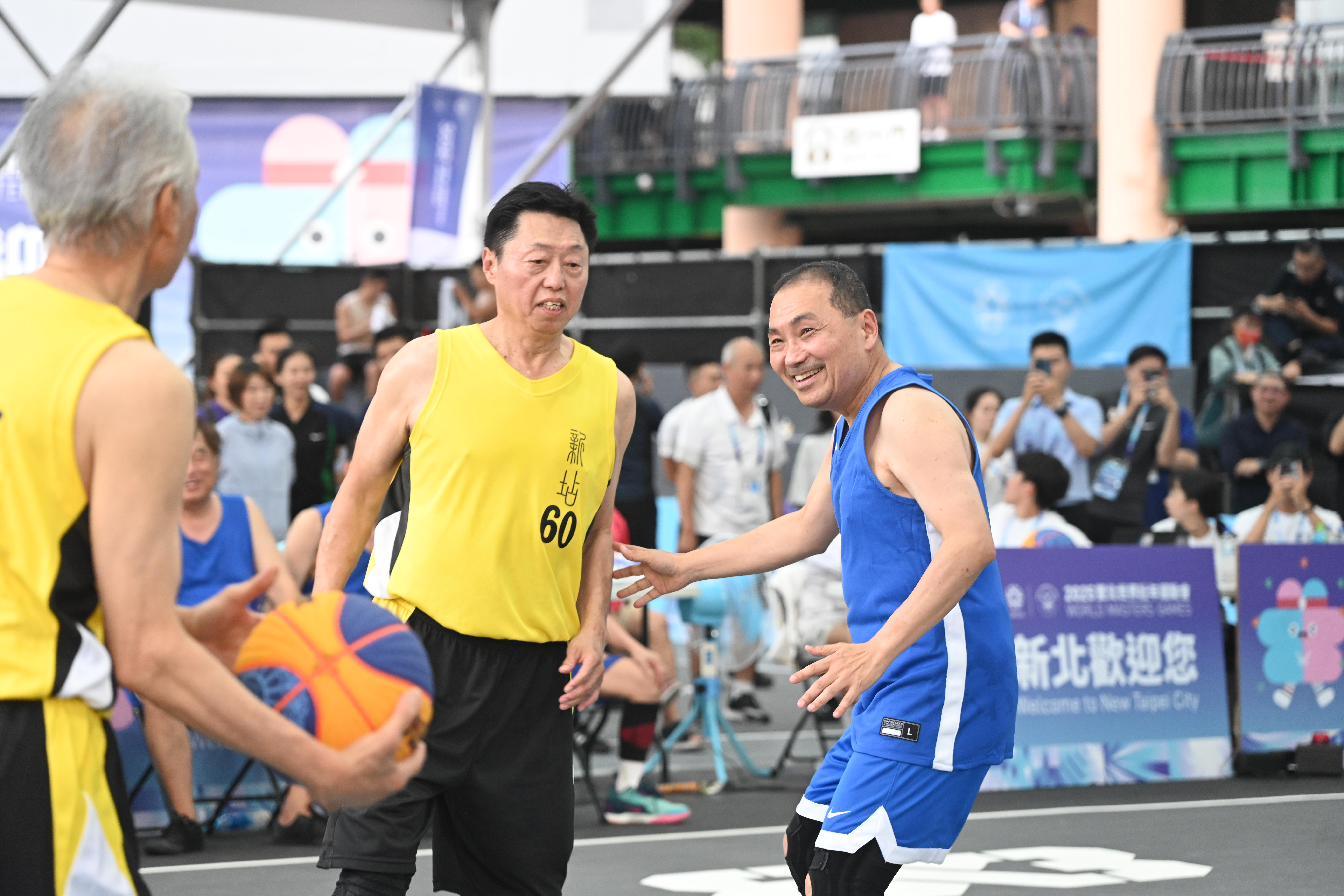 侯友宜與警光戰友50年後重披戰袍 熱血對決75歲組冠軍神駒隊