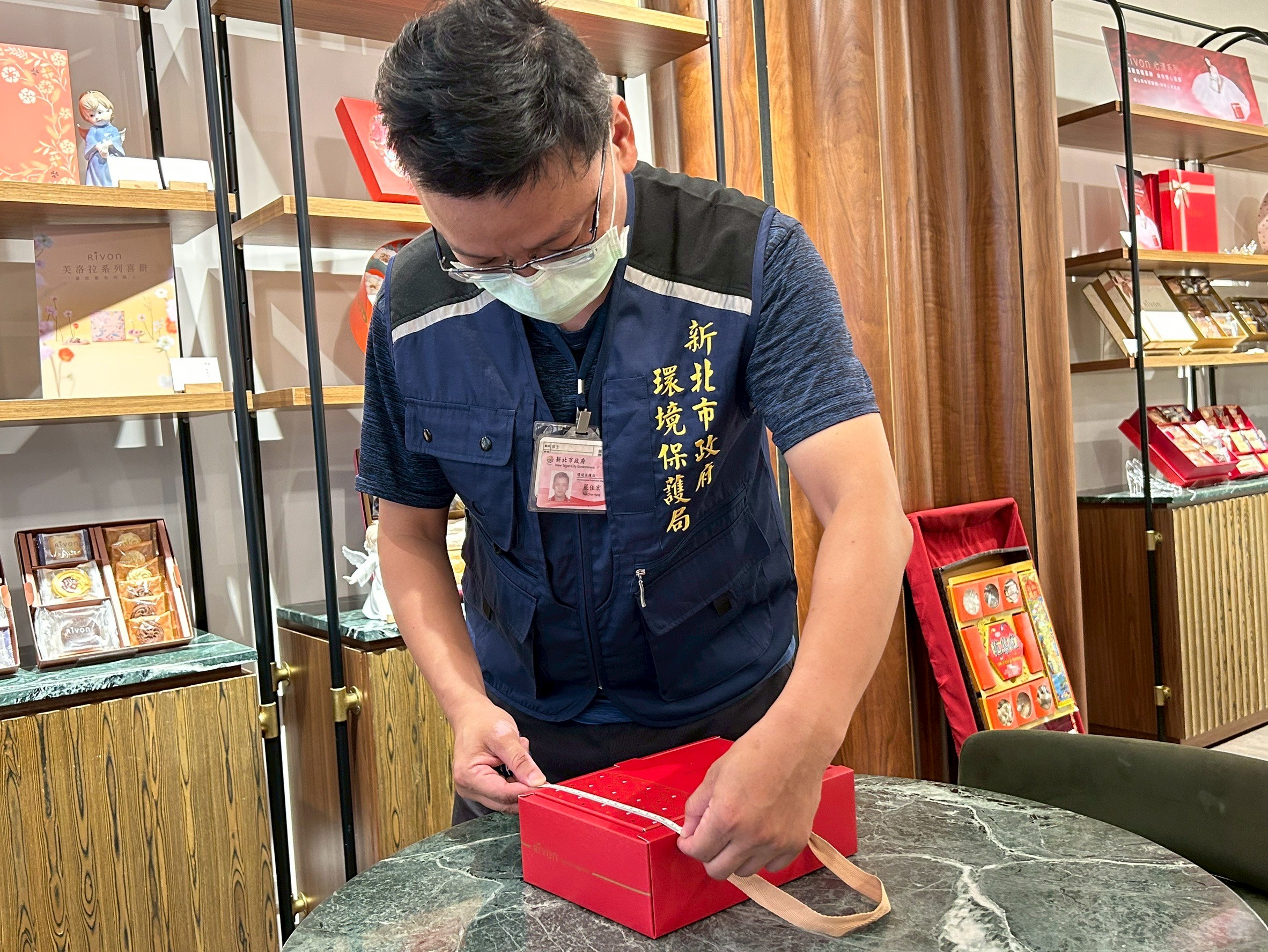 新北環保局抽查有無過度包裝情形