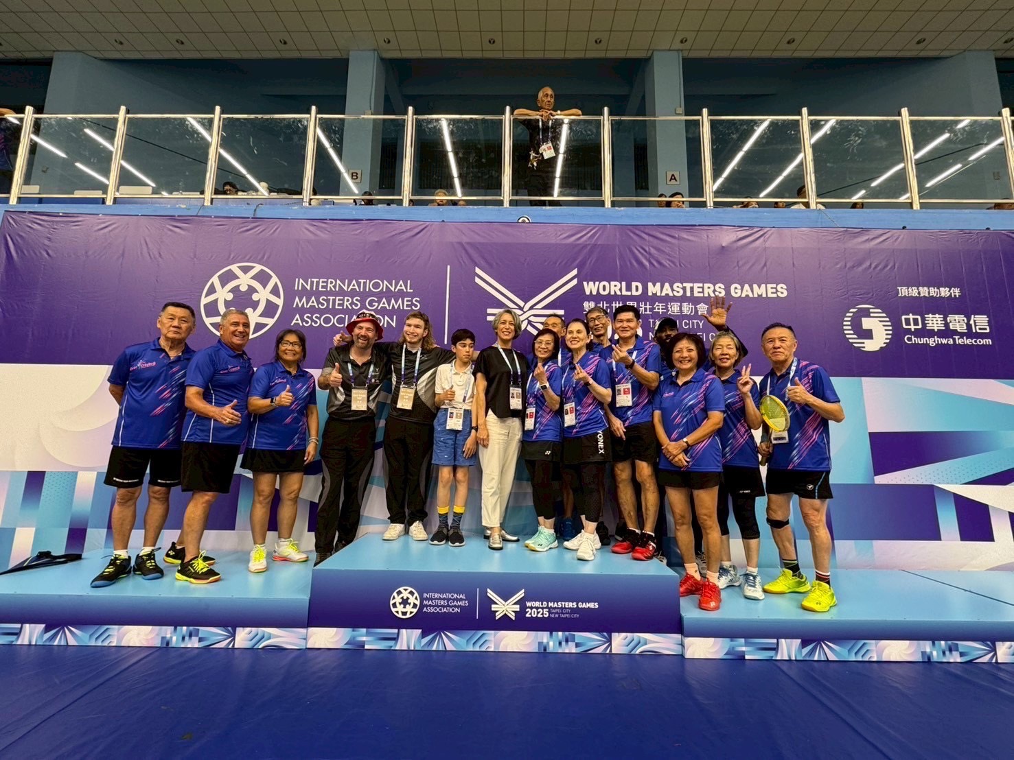 前加拿大奧運滑雪選手盧仙泳(Alexa Loo，左7)與加拿大羽球選手合影