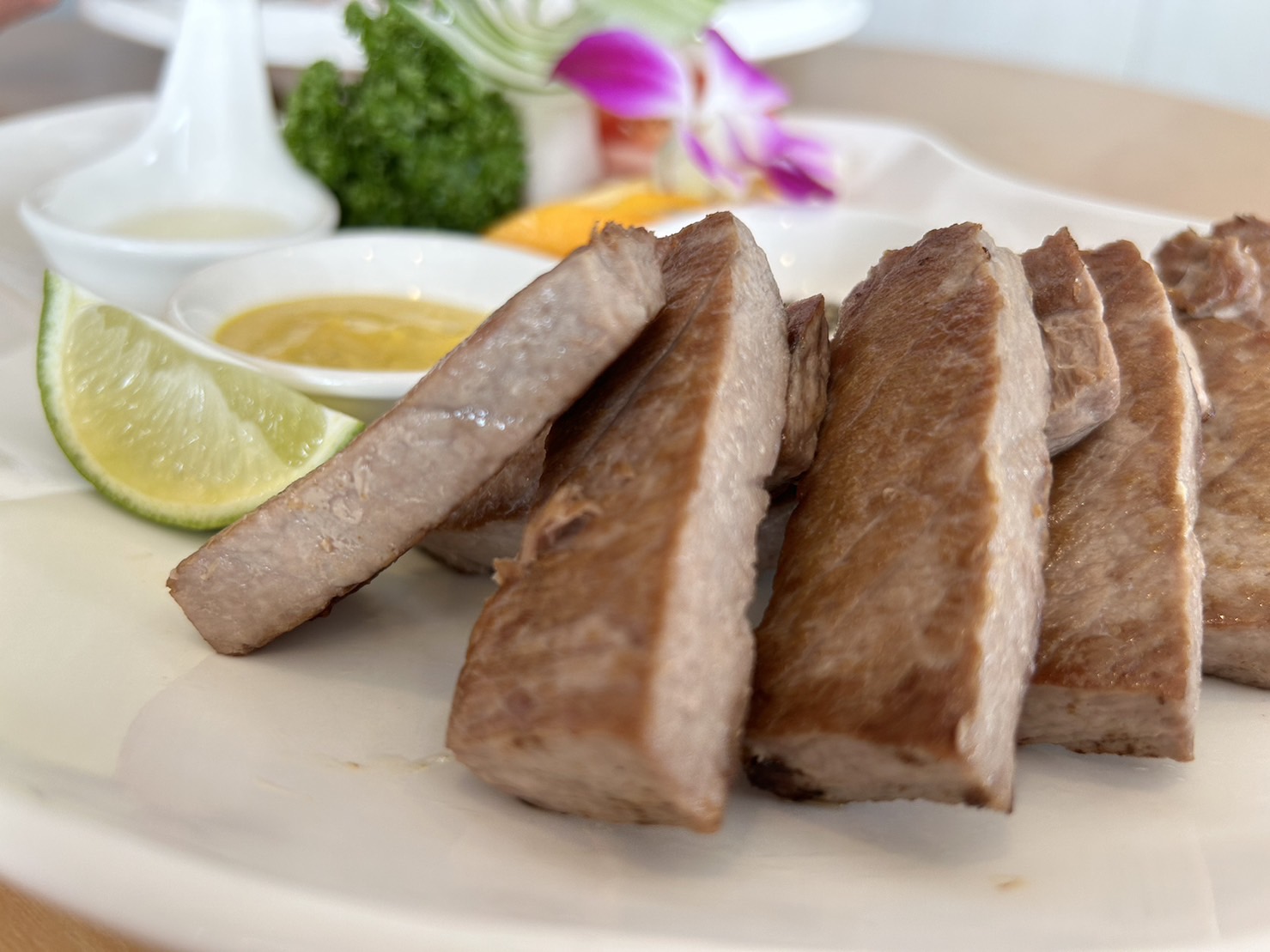 「魚藏餐廳」乾煎黑鮪魚 (淡水區漁會提供)