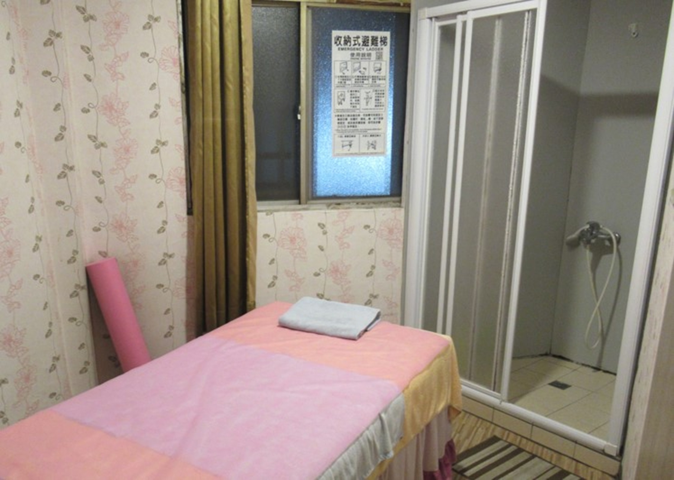 新北市經發局針對按摩舒壓場所，加強實質審查與稽核，必要時聯合警政單位進行實地訪查，全面阻斷非法營業模式