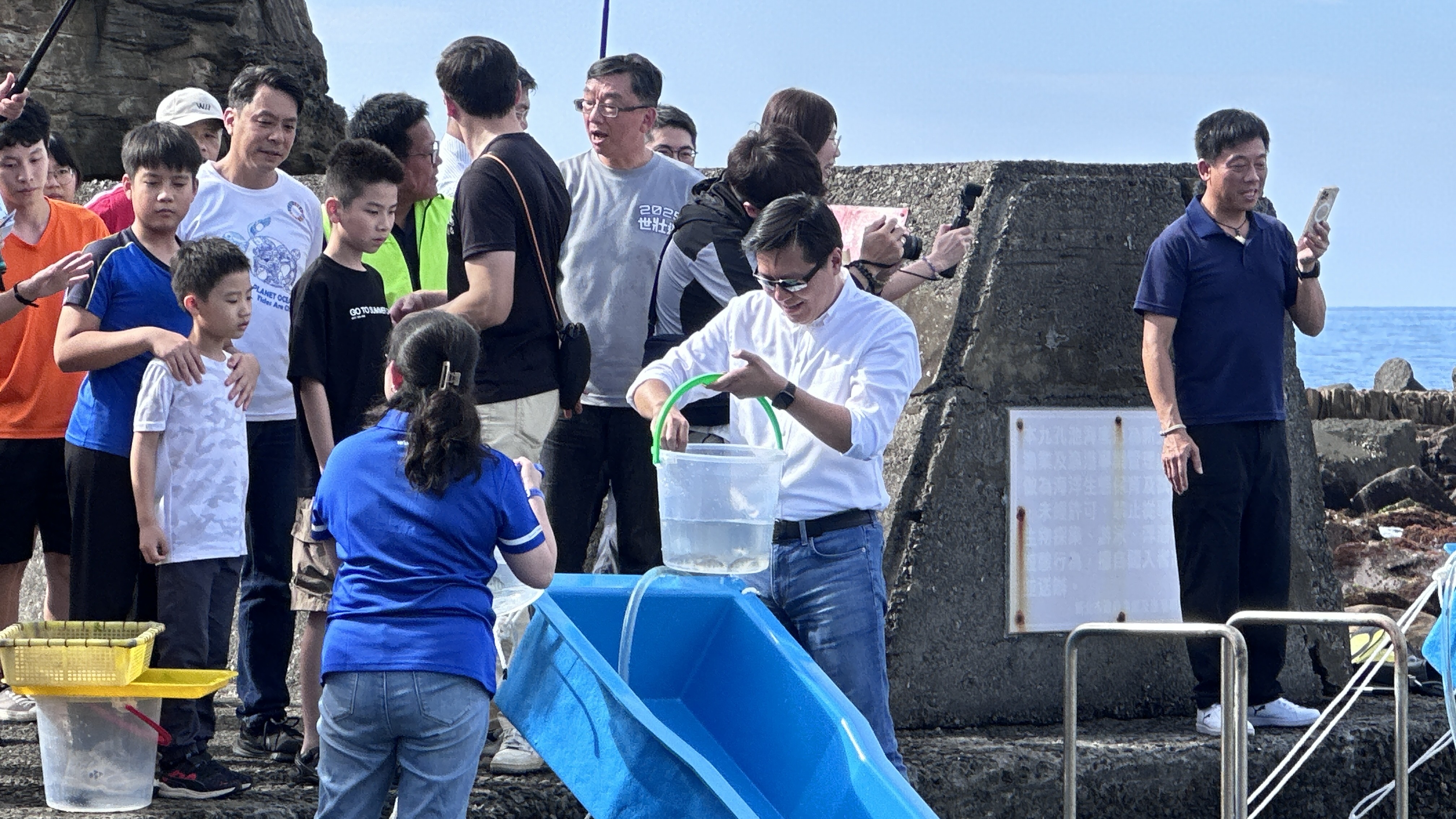 副市長朱惕之放流魚苗