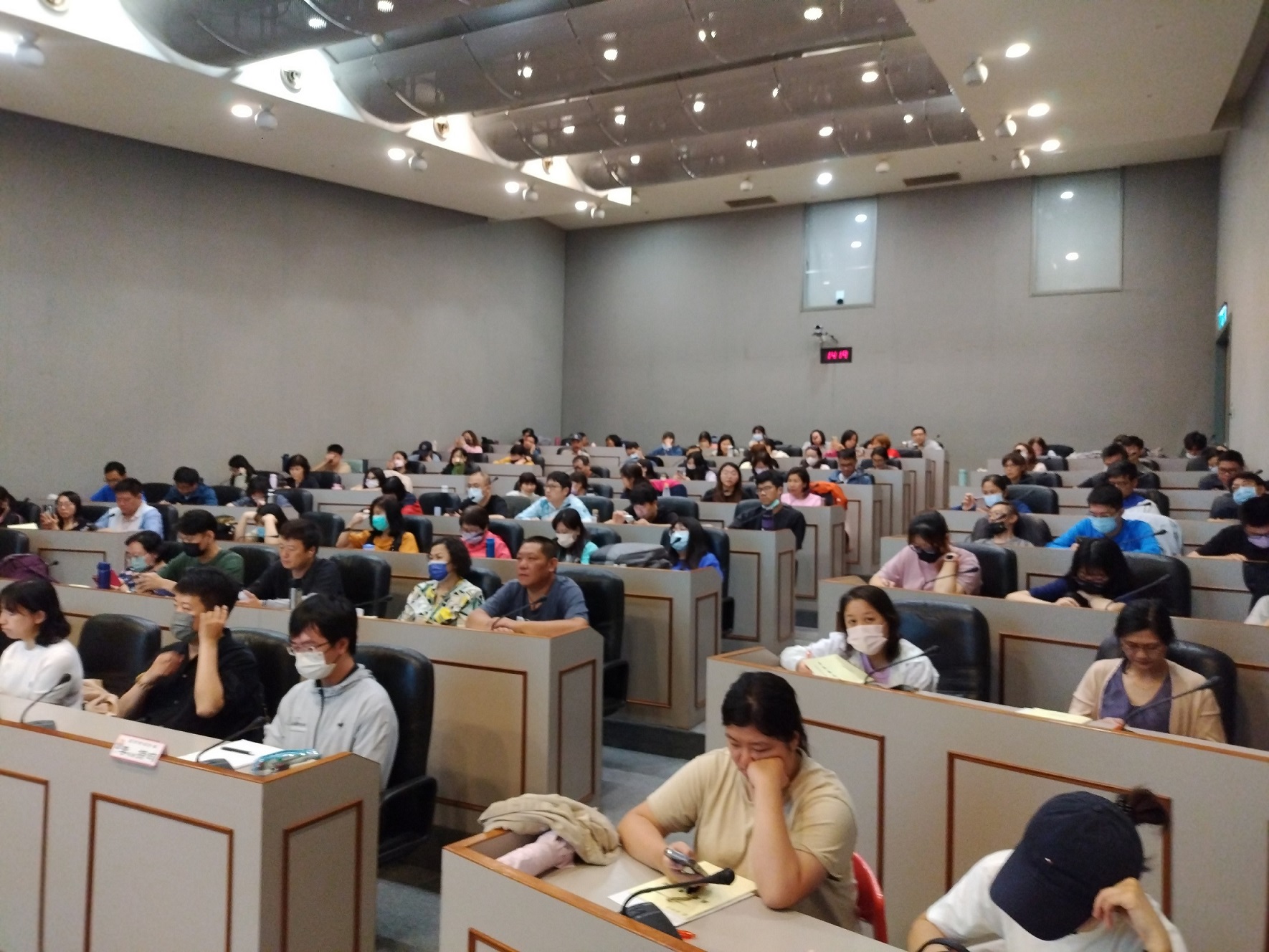今年調查涵蓋工廠基本資料、產銷存狀況、技術交易、研發經費投入、固定資產購置及淨零影響等面向，受查資料將全程保密，絕不作為課稅依據，請廠家放心配合詳實填報