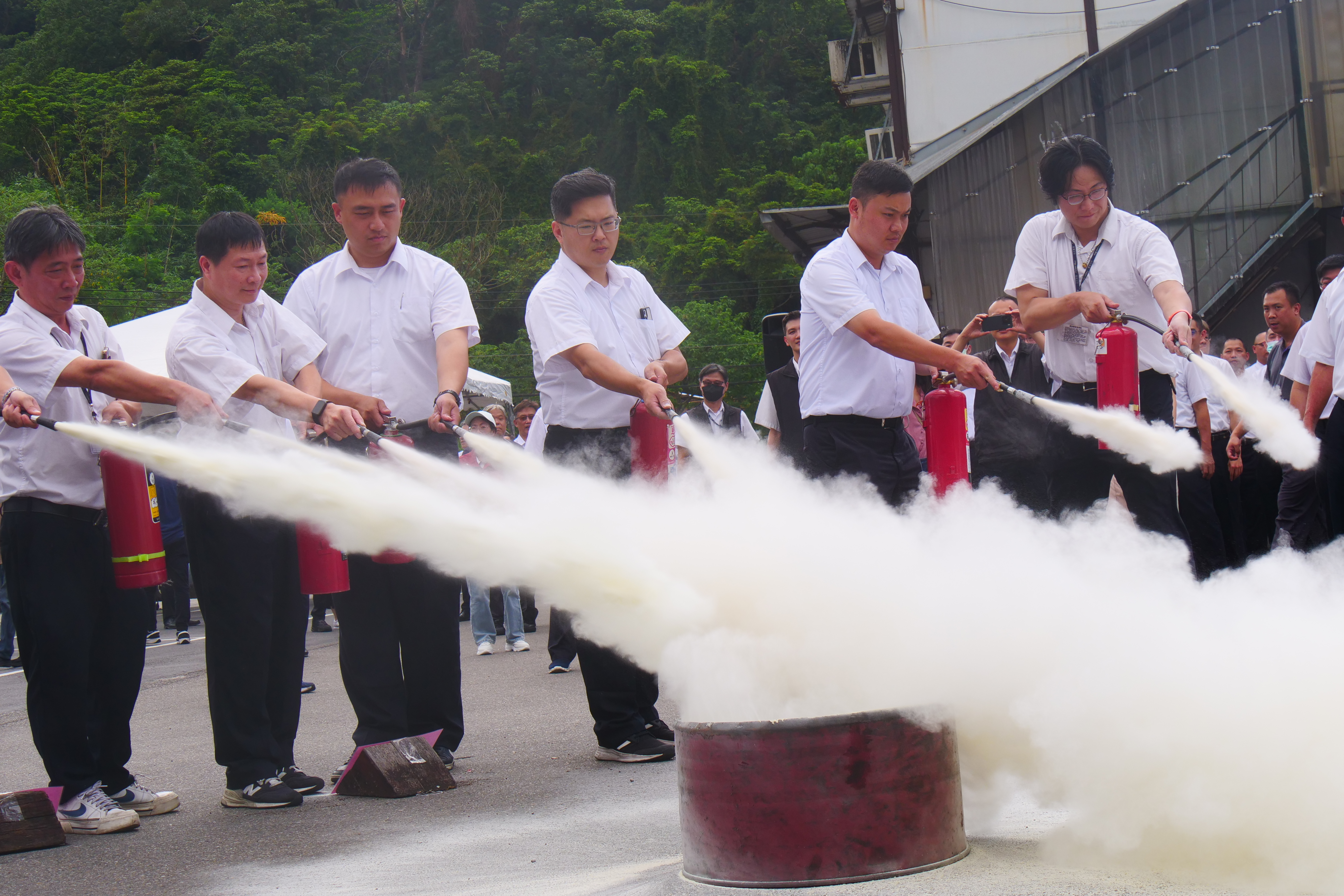 駕駛員實際操作初期滅火器材