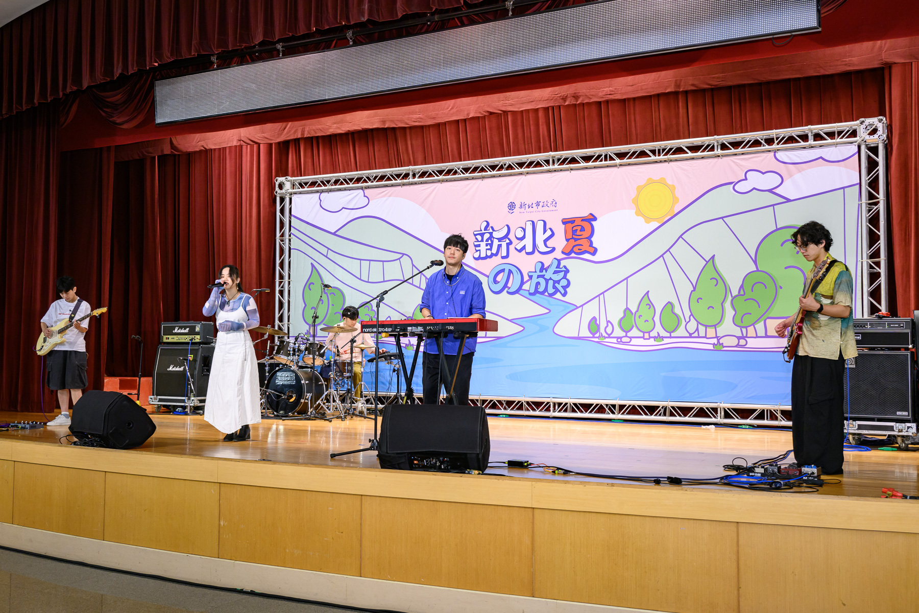 「新北夏の旅」夏季系列活動發布記者會，今（19）日邀請樂團「守夜人」帶來輕快療癒帶搖滾氣息的現場演出，搶先為「2025新北市河海音樂季」奏響序曲！