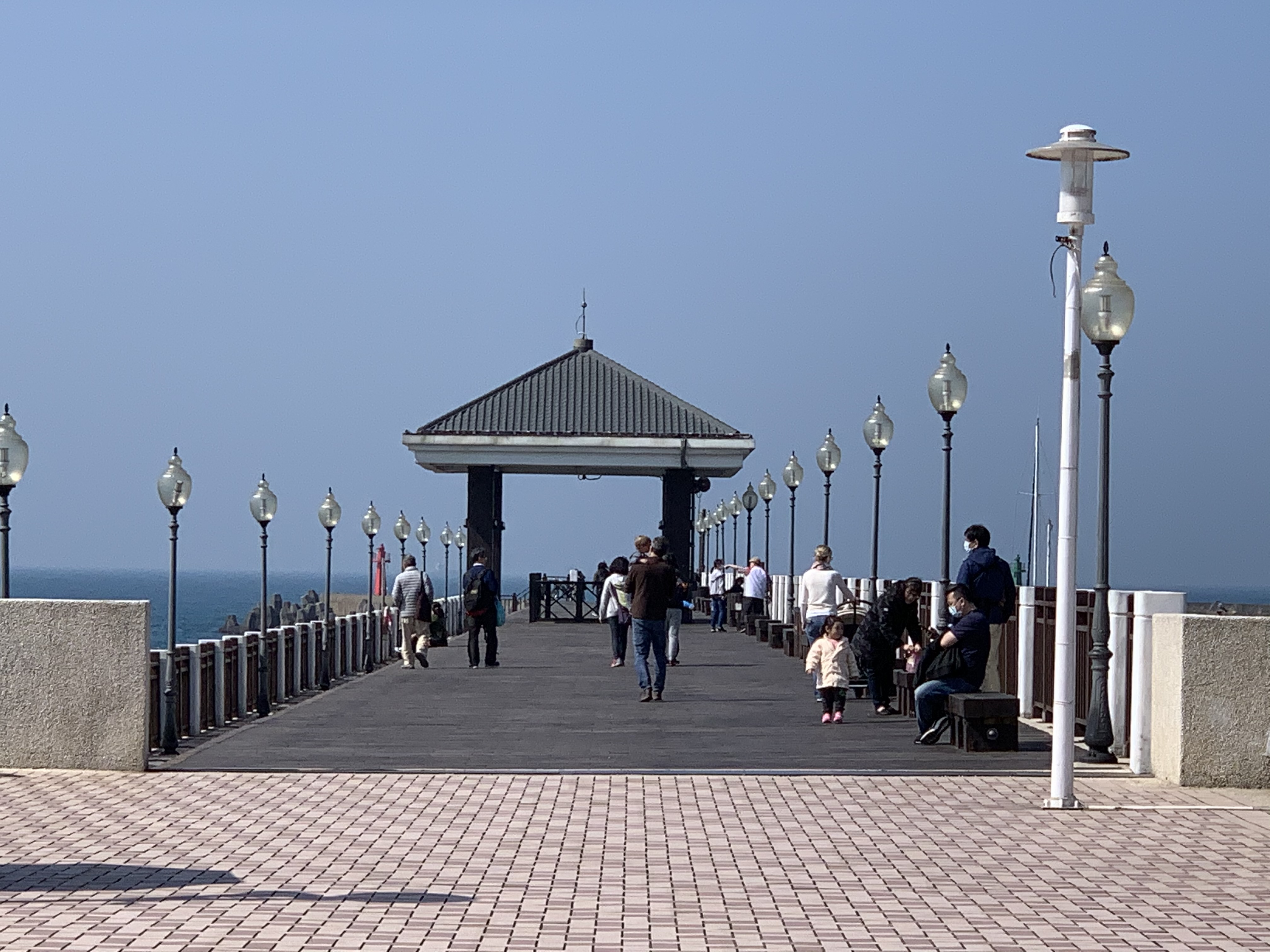 木棧道可飽覽美麗海景與港灣景緻