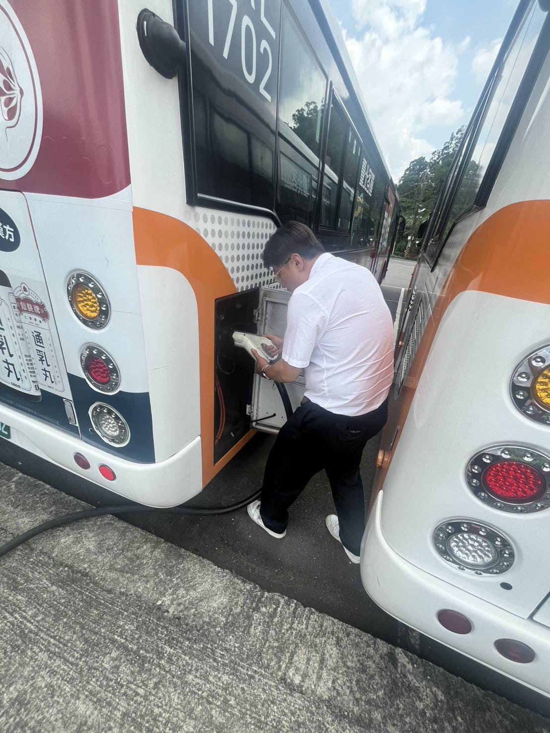 要求公車業者加強車輛日常檢查與充電設施安全檢查