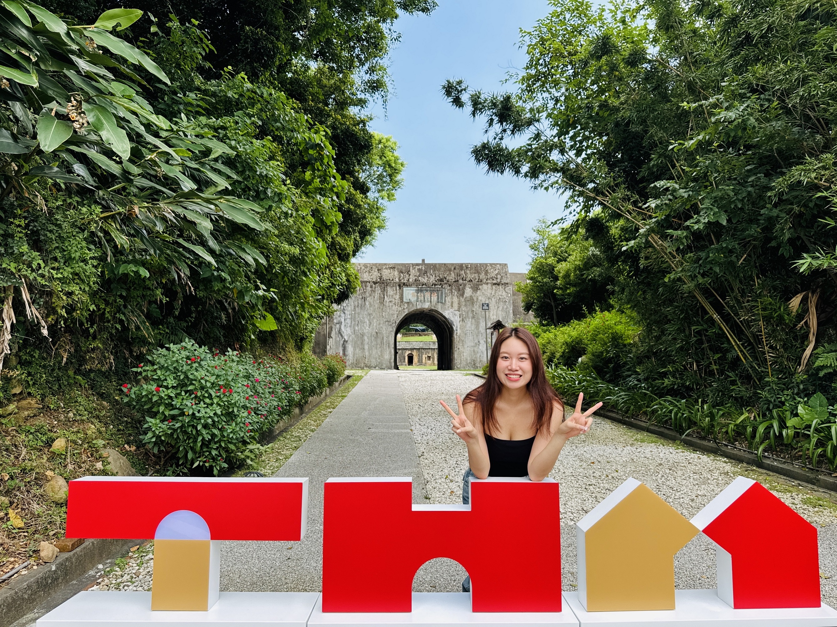 新北市立淡水古蹟博物館全新識別正式亮相，並同步在滬尾礮臺推出拍照發限動送禮的活動，提前為20週年館慶活動暖身。