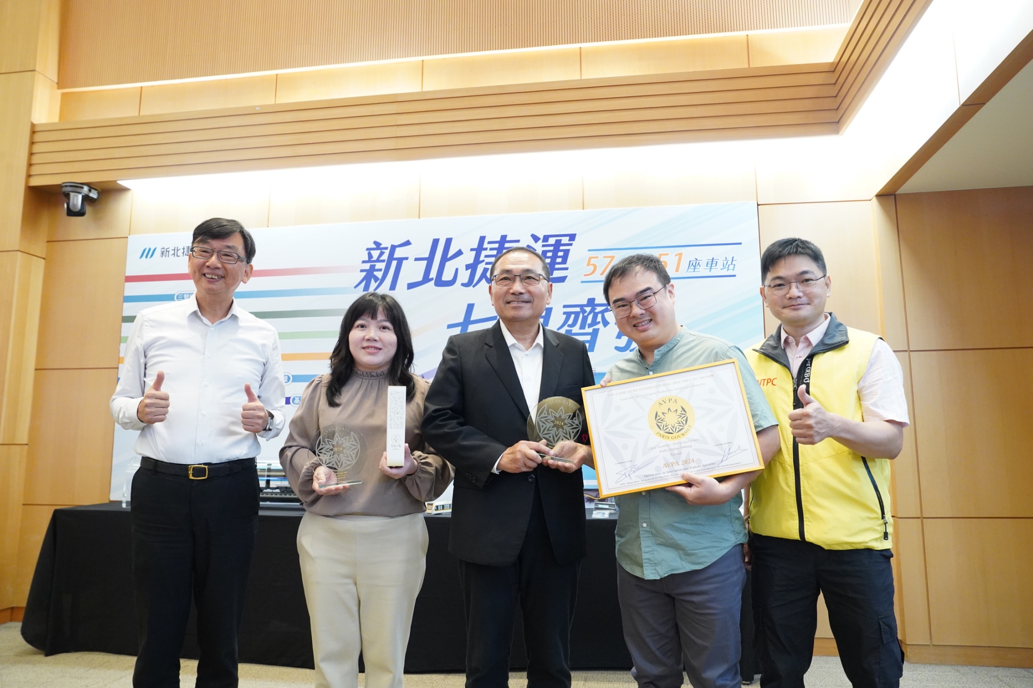  大埔製茶廠獲得「世界油品大賽」金獎為全國首項獲得金獎的苦茶油產品