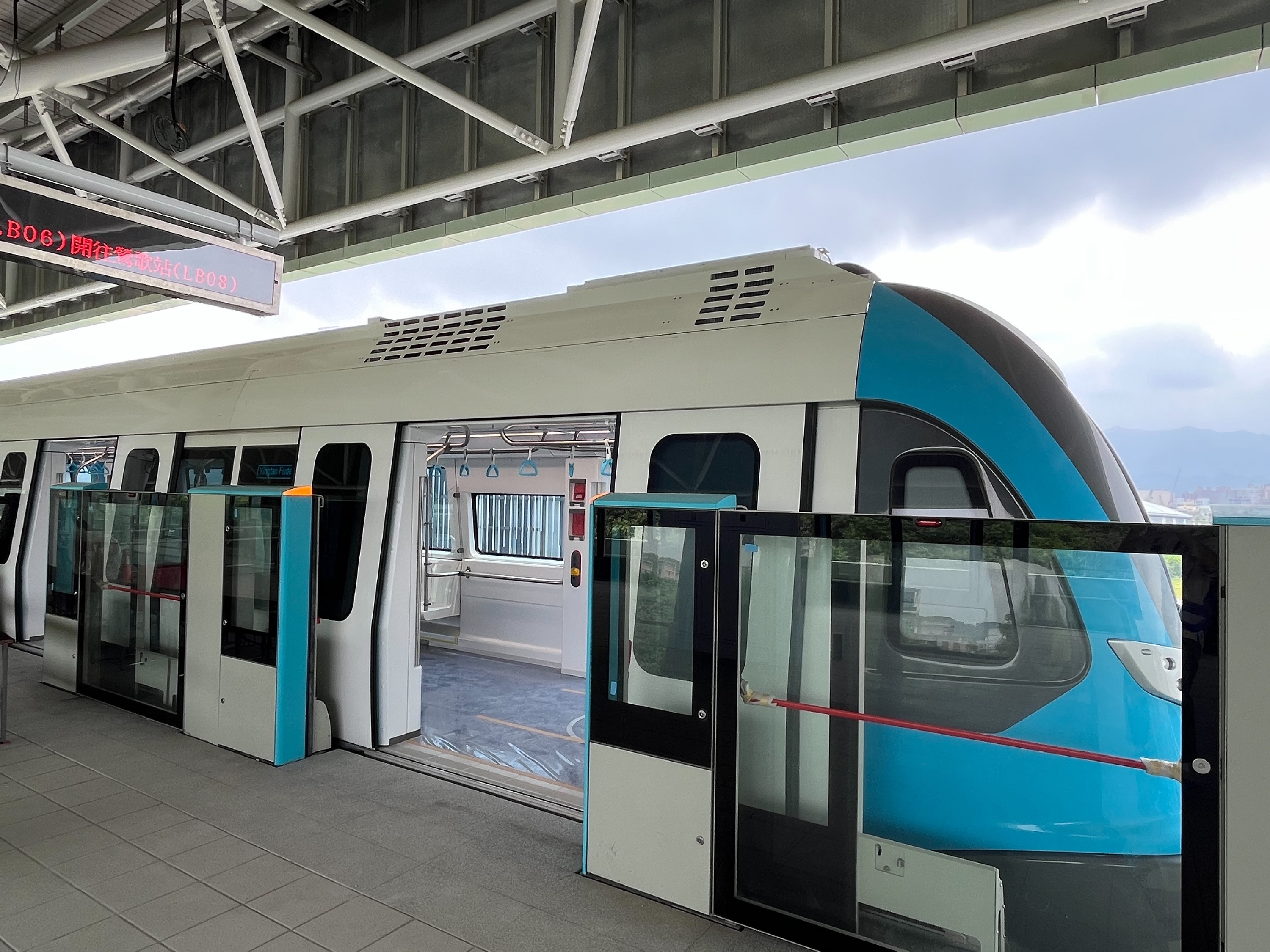 捷運三鶯線上線測試中