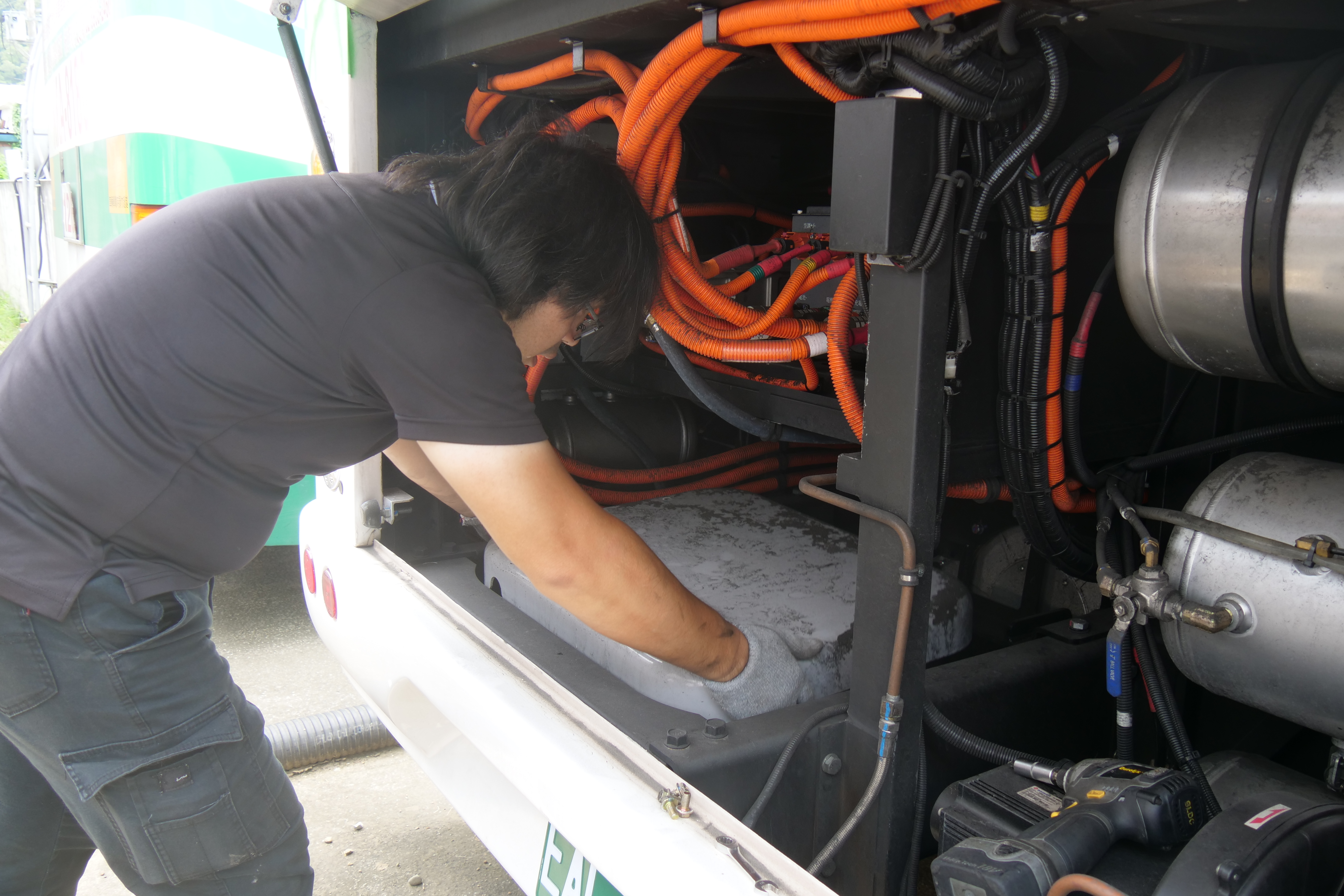 車廠加派技術人員進行電池系統總檢查
