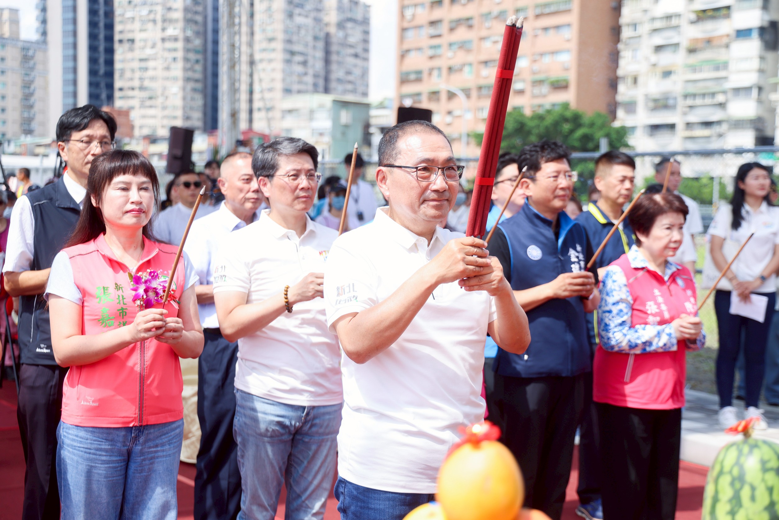 市府積極辦理土地徵收及規劃，取用新店溪疏浚土方進行高填土整地，打造低衝擊開發的示範區。