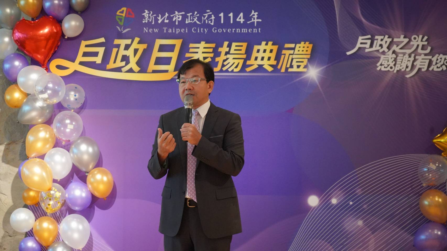 現場宣布將有127個基層職等調升，作為獻給戶政同仁的最佳賀禮。充分展現市府以具體行動照顧基層、強化服務效能的決心。