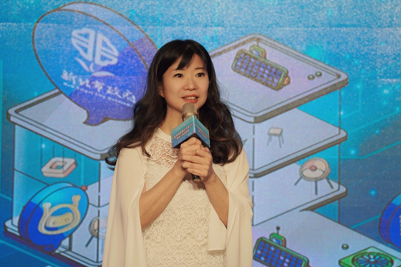 經發局局長盛筱蓉表示，因應全球產業數位化與淨零轉型趨勢，新北市積極打造完善的轉型支持方案，從盤點需求、掌握資源到加速導入，協助企業全方位強化競爭力與韌性