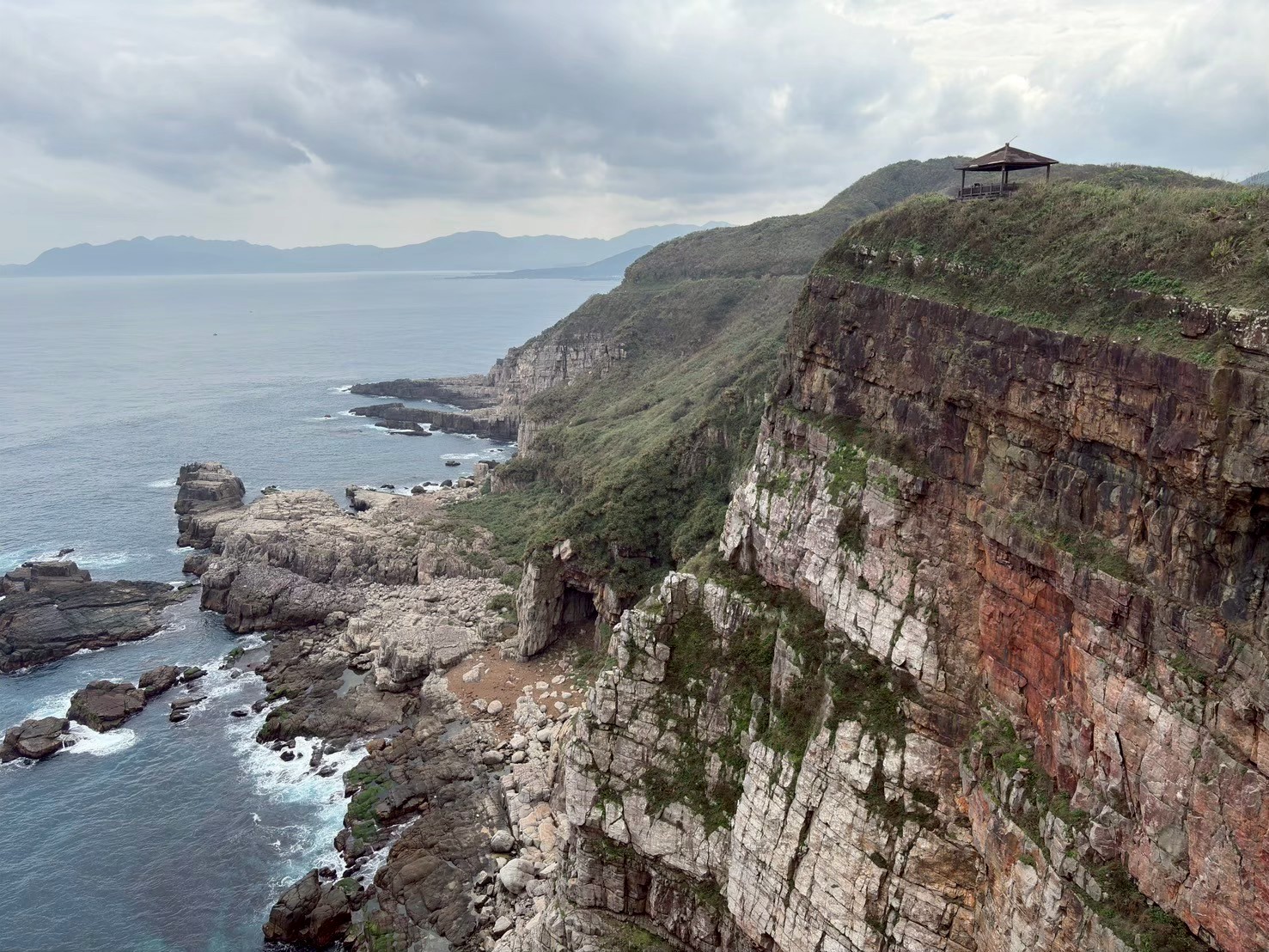 龍洞秘境-龍洞岬步道之海蝕洞