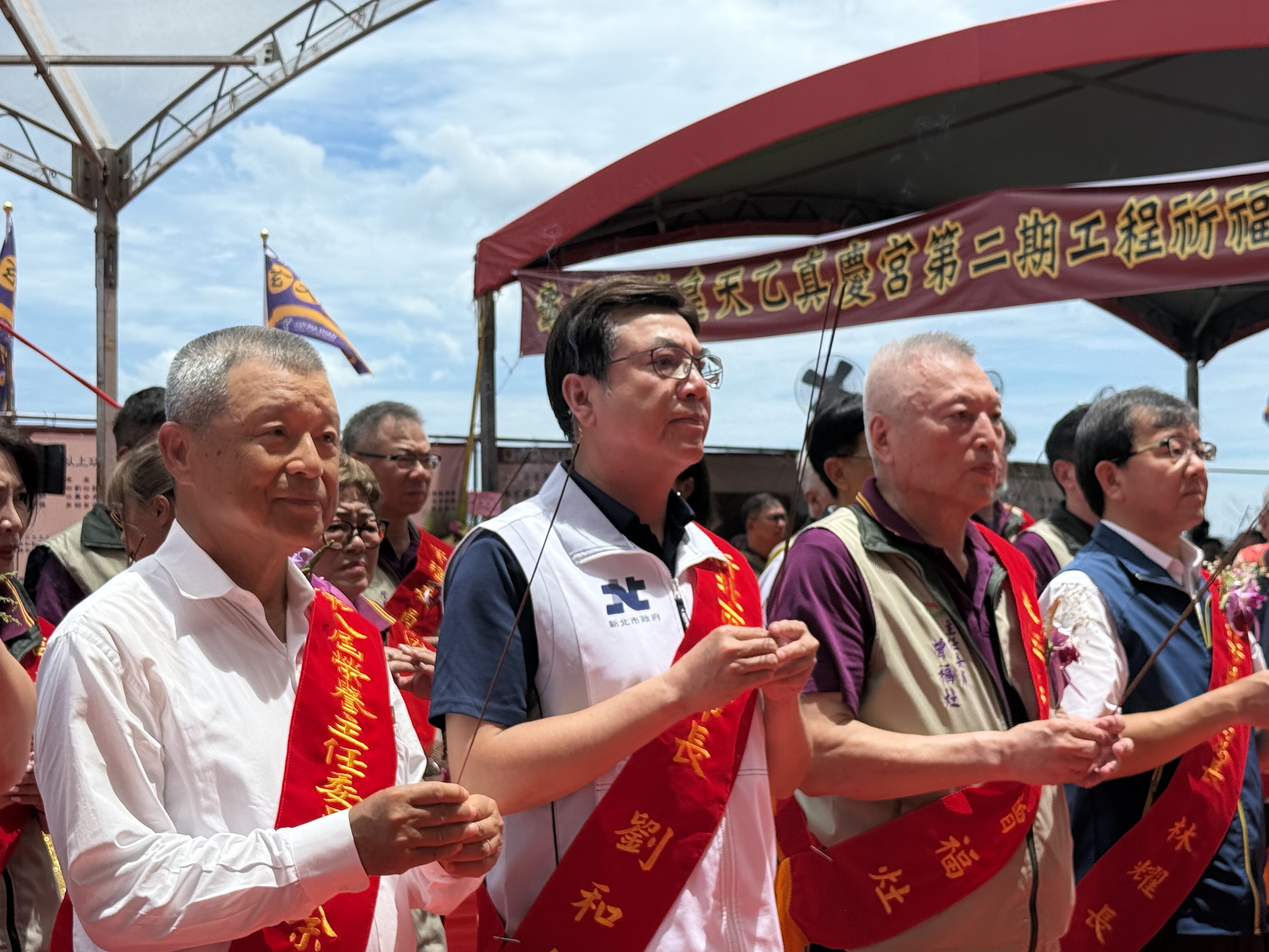 新北市副市長劉和然於今（29）日上午代表市長侯友宜出席八里龜馬山紫皇天乙真慶宮二期工程動土大典。