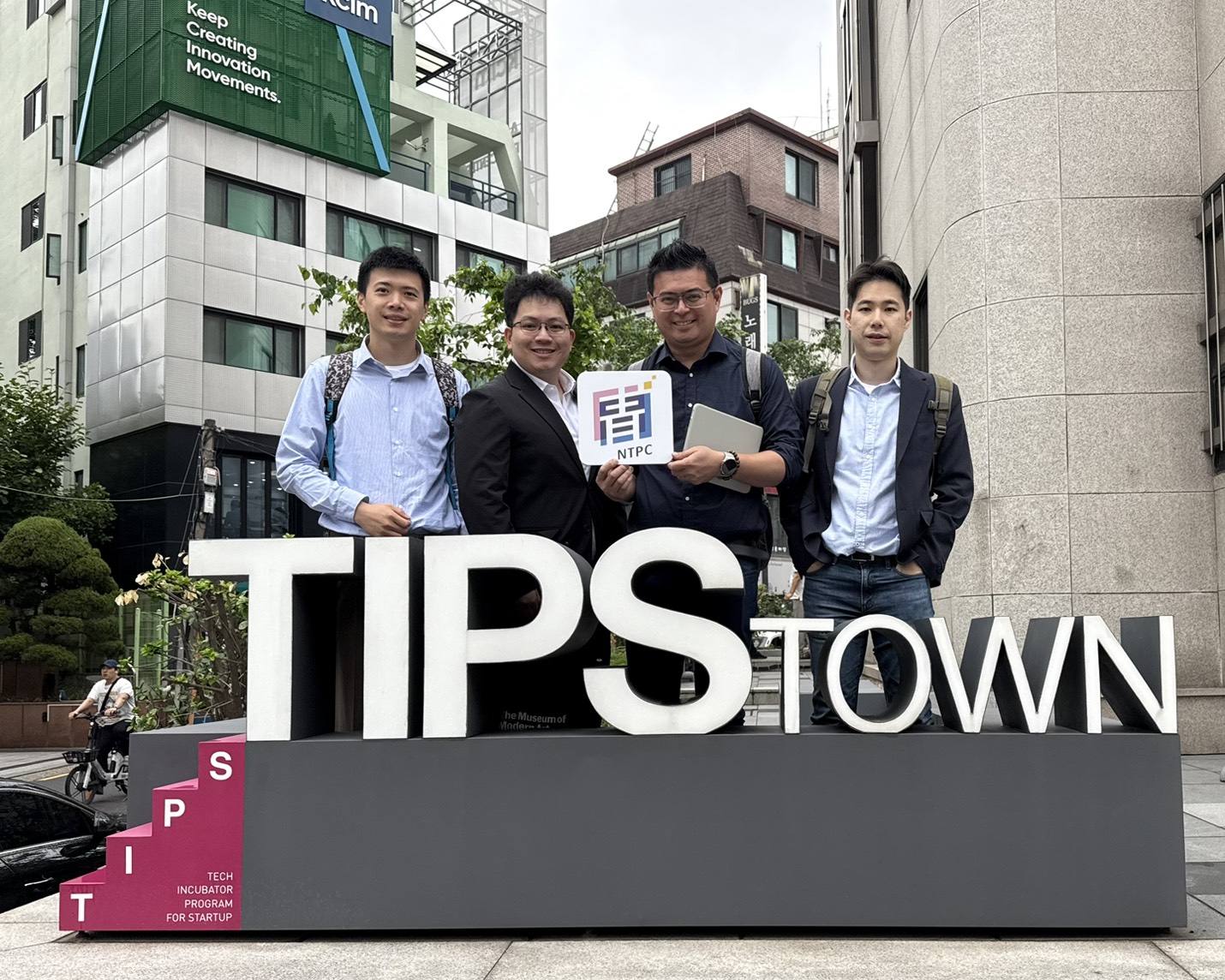 新北市青年局安排新創團隊赴韓國TIPS Town進行商務交流。