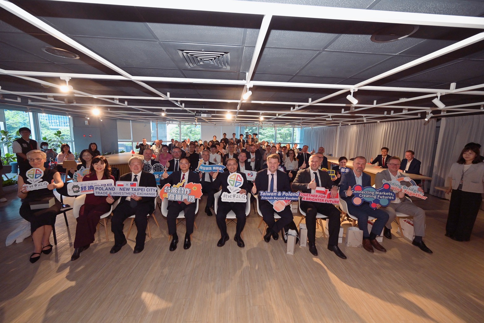 新北市政府今（1）日於市府3樓「逗點實驗室」舉辦「2025波蘭x新北經貿合作交流會（2025 Poland–New Taipei City Trade & Investment Exchange）」
