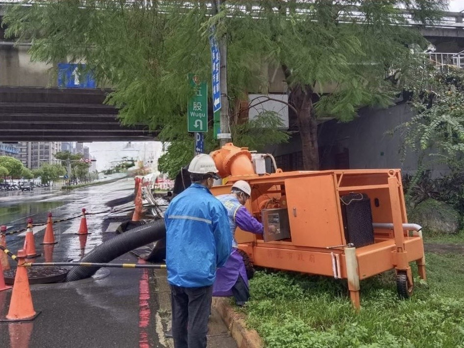 移動式抽水機是一種具備機動性，可快速佈置到需要排水地點的抽水設備