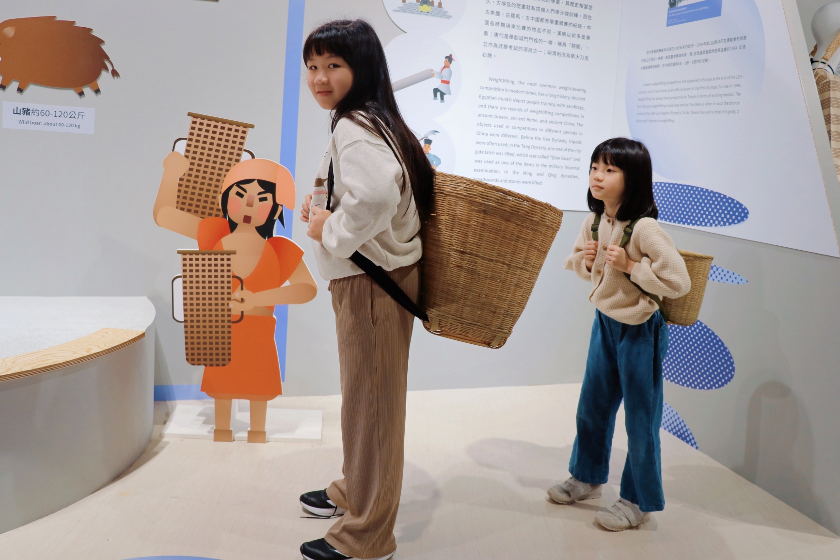 「運動競化論&mdash;古代生活與現代競技特展」體驗古人的日常工作，感受用編籃背負的生活智慧。