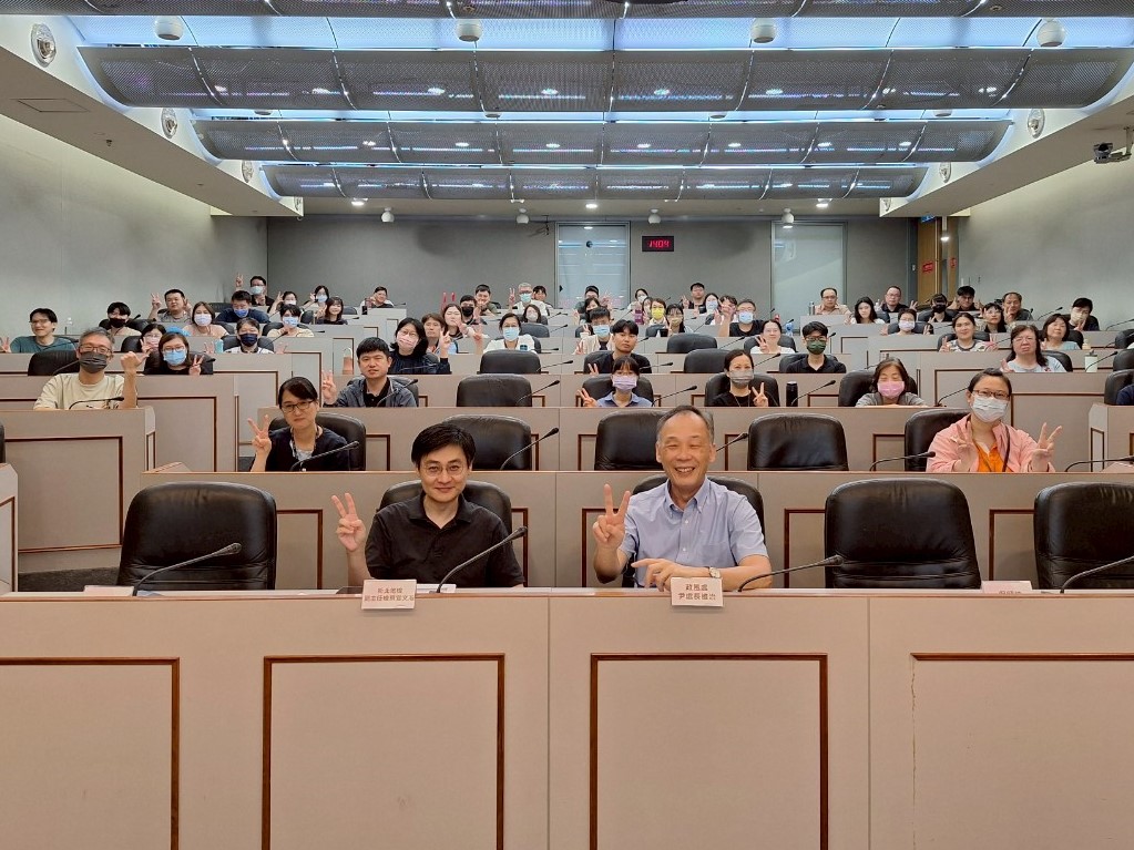 全體大合照：臺灣新北地方檢察署主任檢察官劉文瀚(前左)、新北市政府政風處處長尹維治(前右)