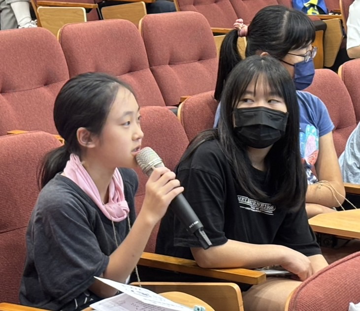 新泰國中林昱辰同學表示，對陳思穎老師發明「湛鬥機」的感動，這項為了撿拾海洋垃圾而開發的工具，展現出對環境的初心與創意，令他深受啟發