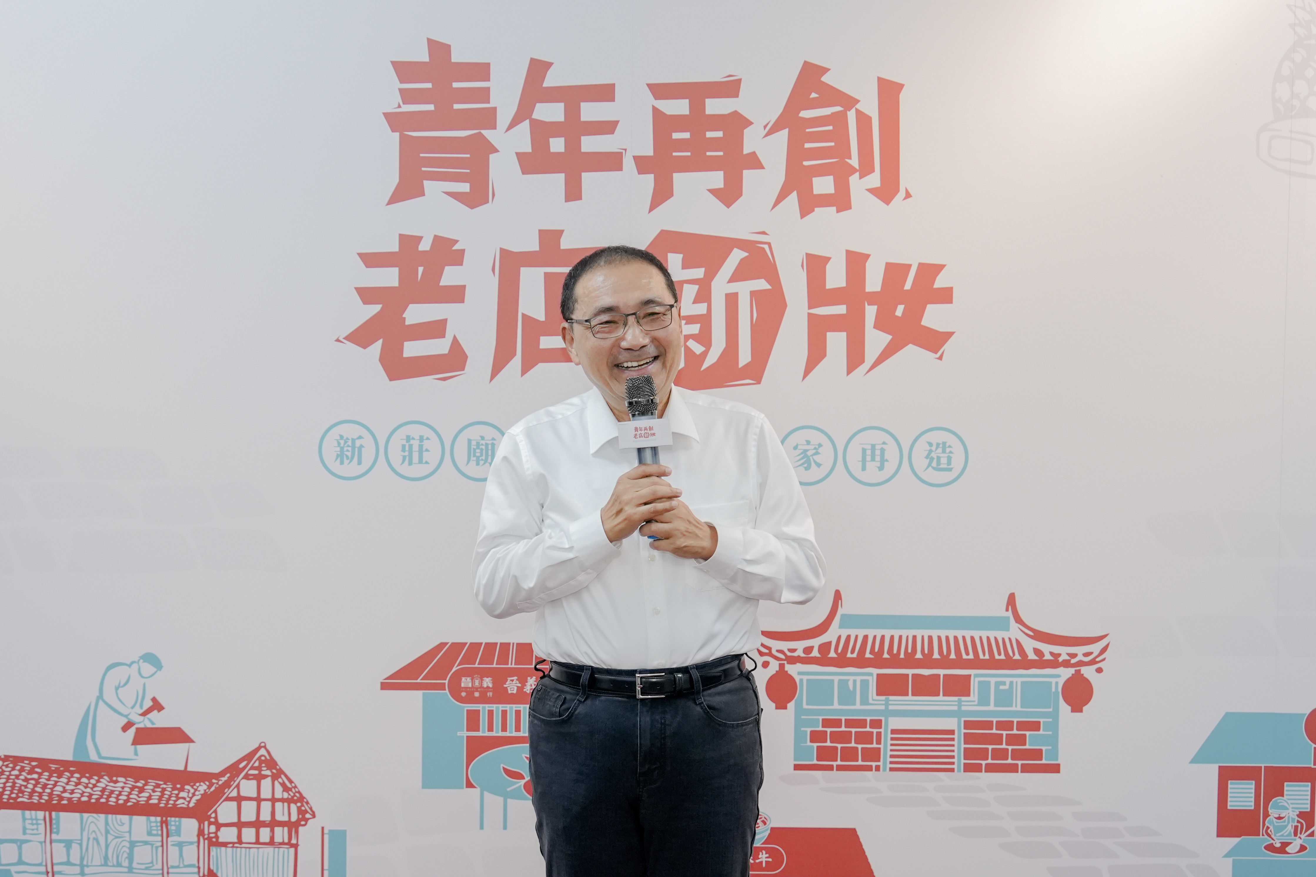 侯市長表示新北市政府正在推動「新莊百年風貌計畫」，要讓新莊廟街成為融合創意與商機的新熱點。