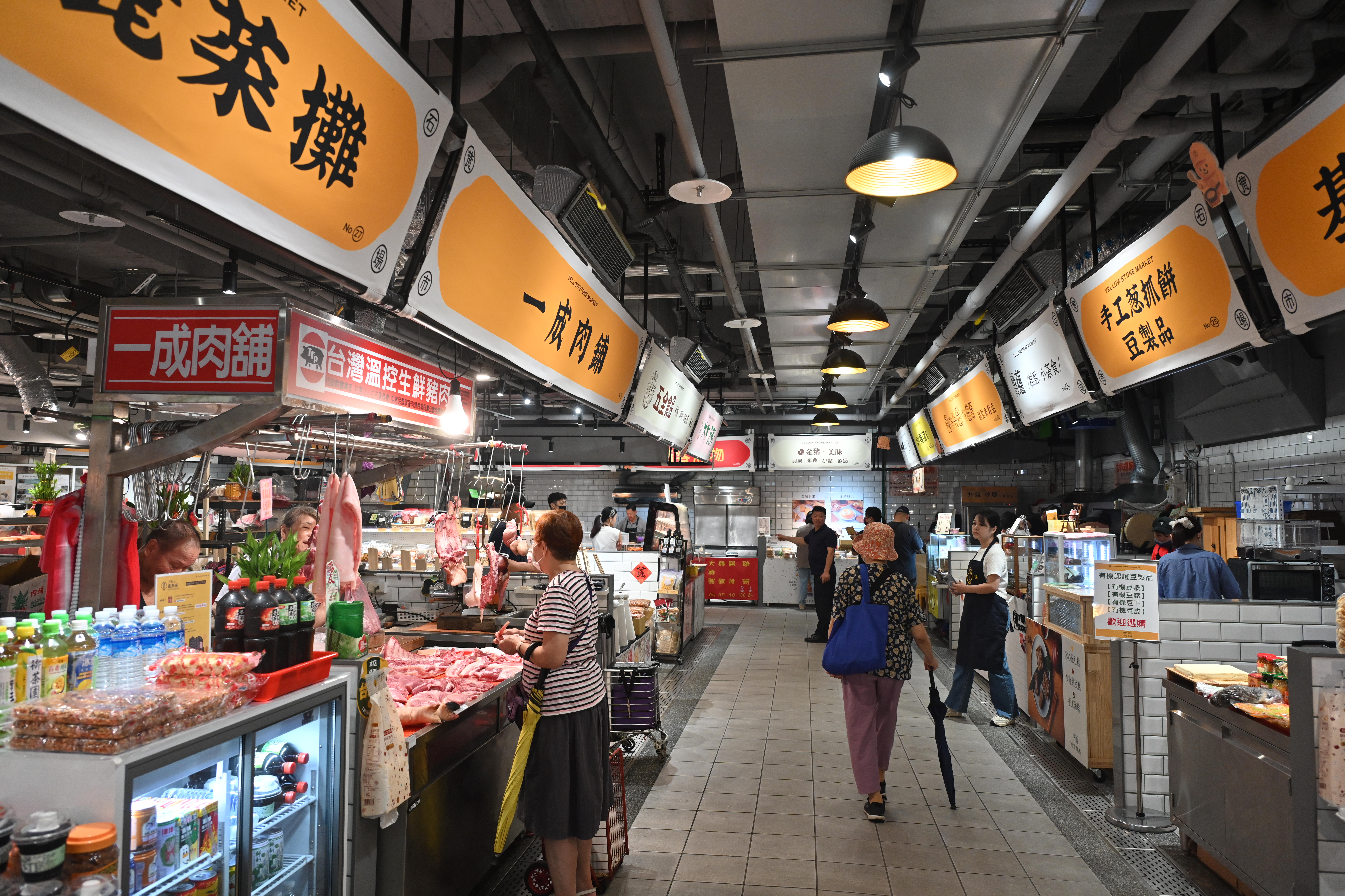 板橋黃石市場全新亮相，侯友宜表示，市府團隊將持續拚市場轉型升級，盼珍貴市場文化代代相傳。