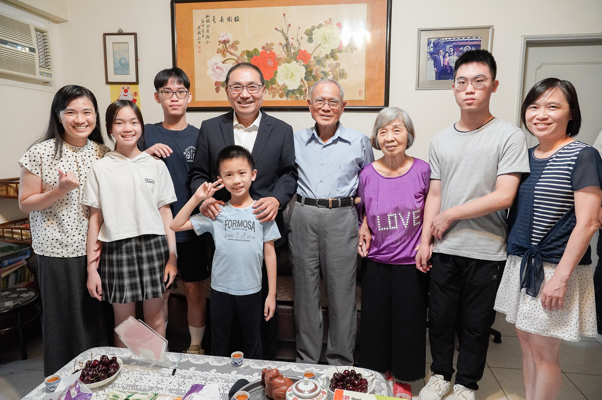 侯友宜市長與陳和國全家人合影