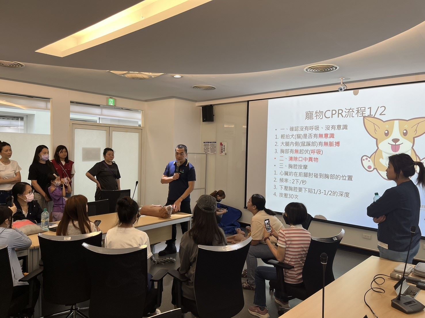  113年寵物心肺復甦術(寵物CPR)課程剪影。