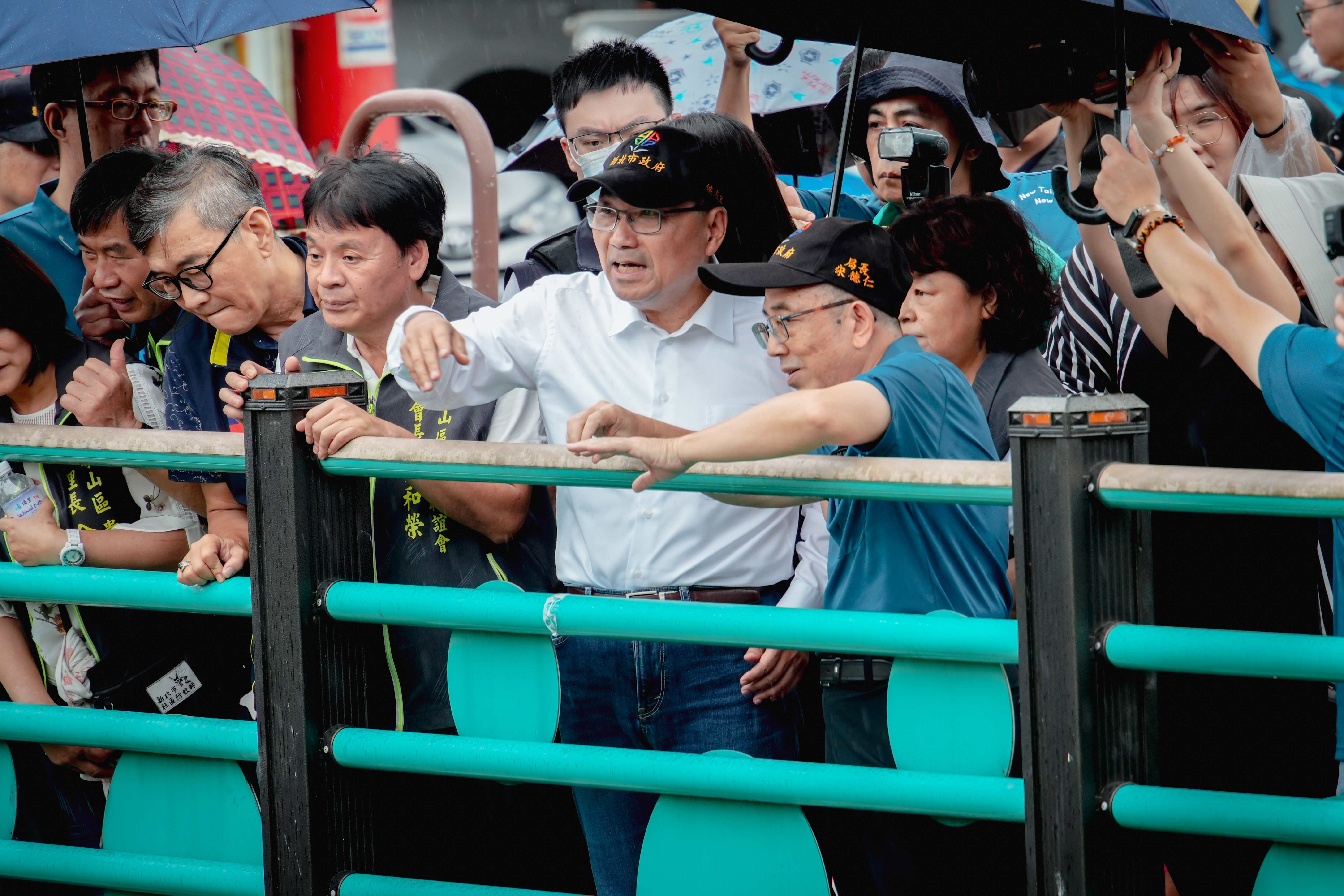 市長侯友宜視察大窠坑溪二期工程之成果