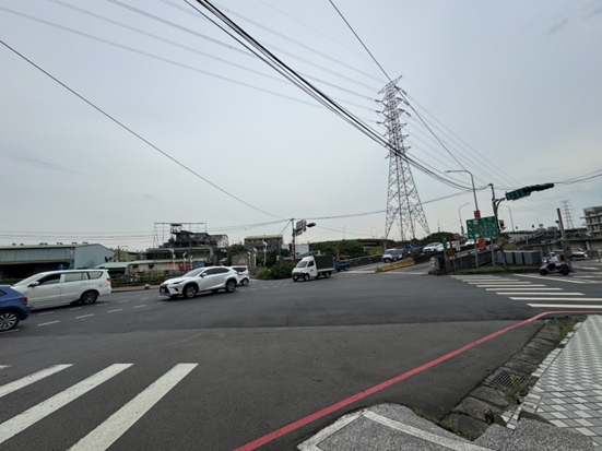 永安大橋蘆洲端五岔路口車流量大