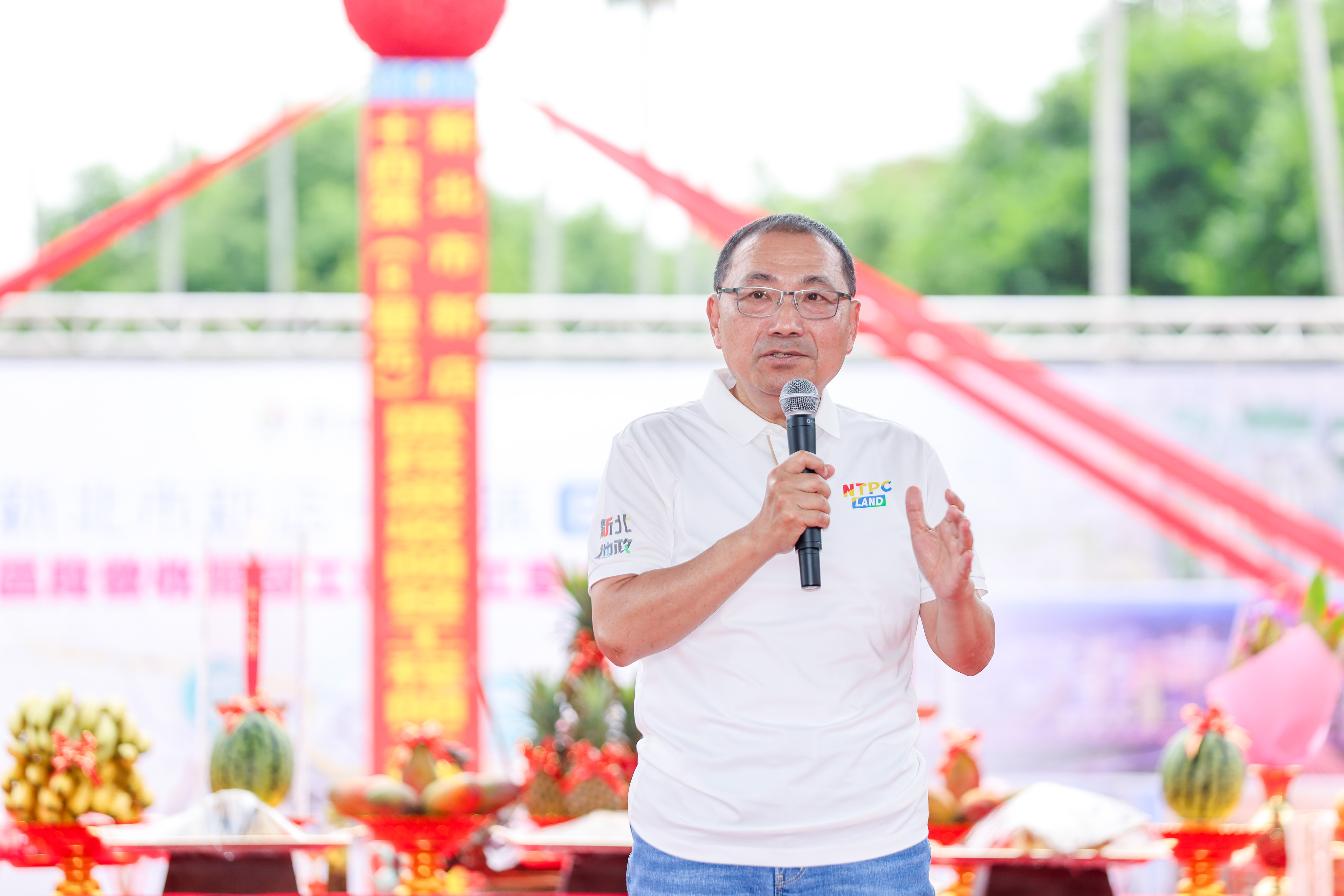 新北市長侯友宜今(14)日主持新店十四張區段徵收案開工動土典禮。