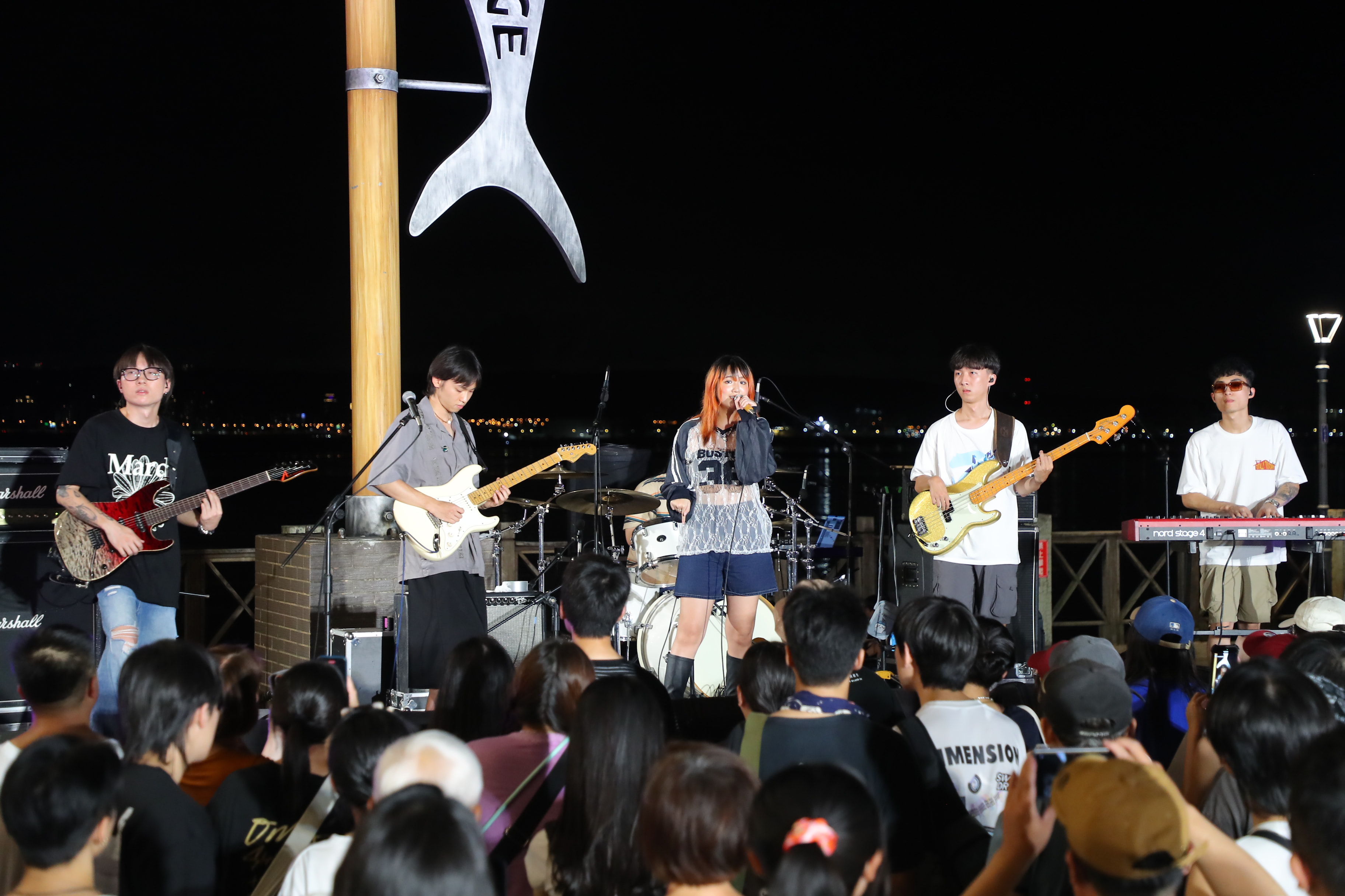 「工口紳士」獨特的聲音引領聽眾隨之搖擺。