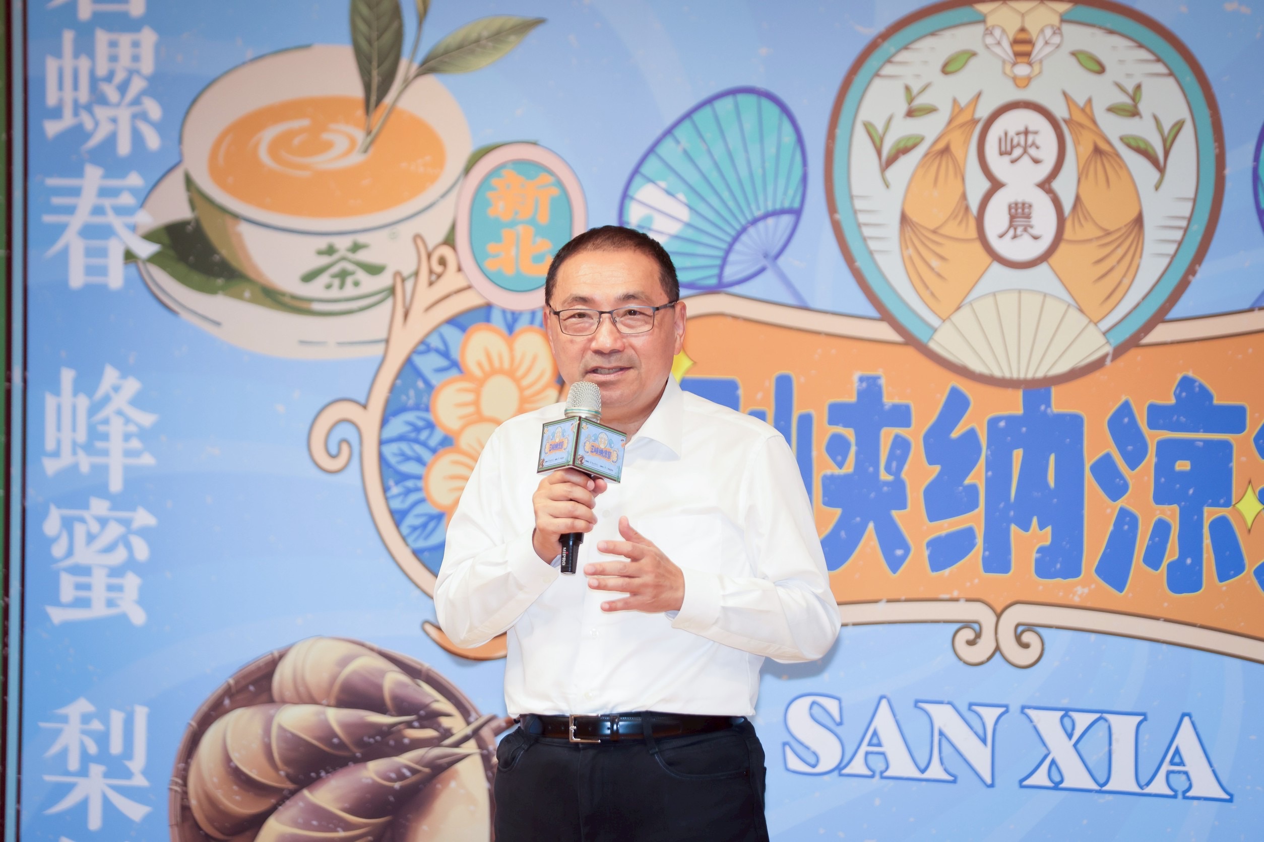 新北市長侯友宜今(15)日出席「三峽納涼祭」農特產品聯合行銷記者會。
